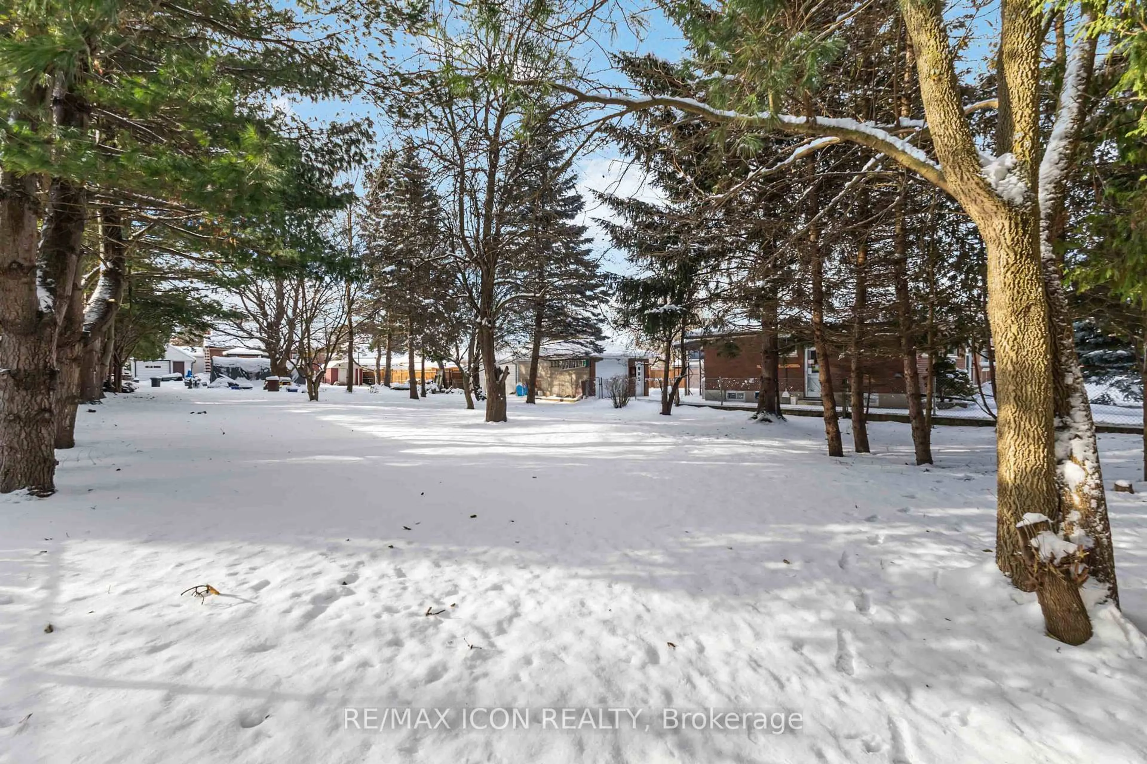 Patio, street for 178 Highbury Avenue Ave, London East Ontario N5Z 2W7