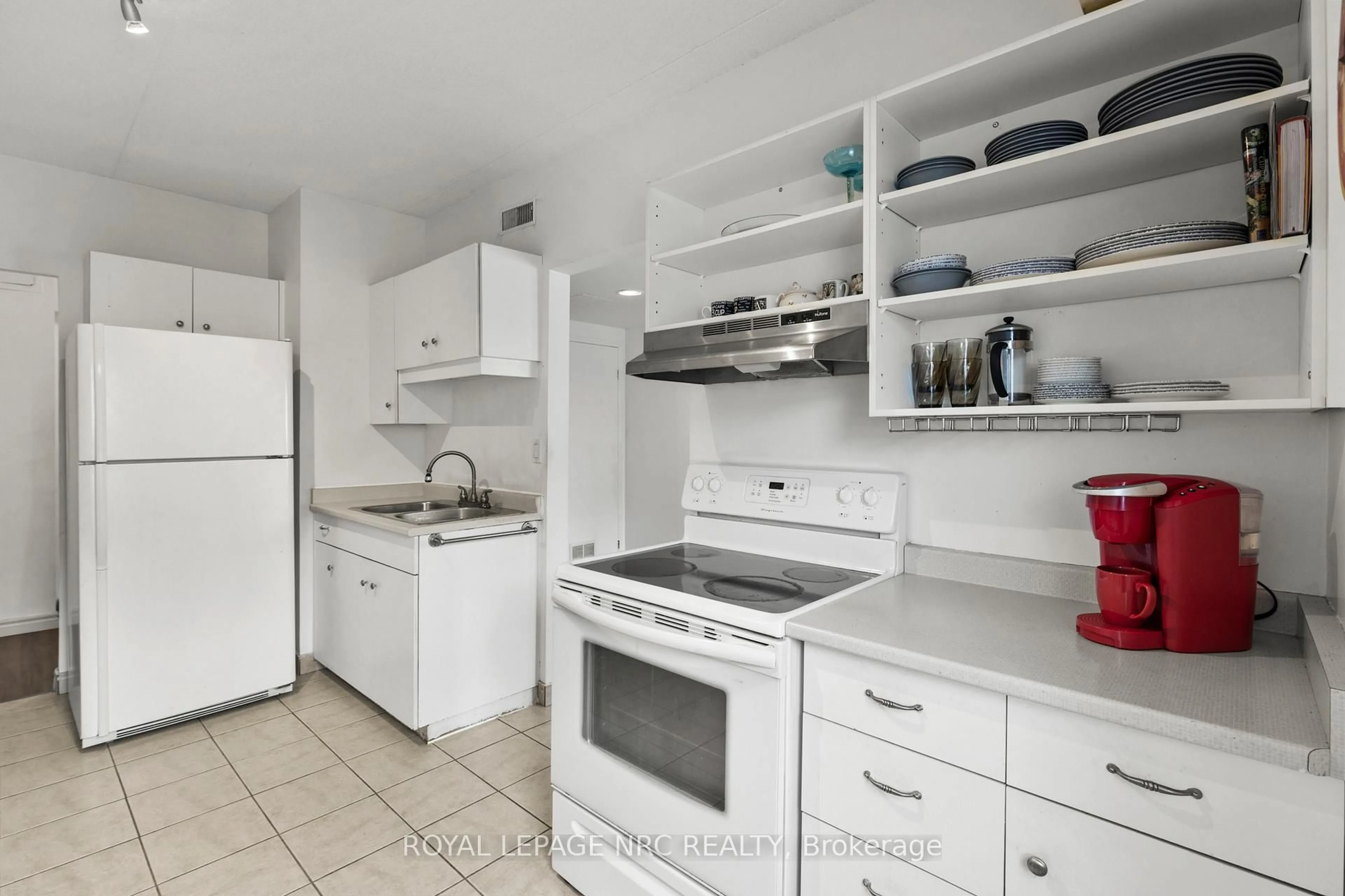 Standard kitchen, ceramic/tile floor for 4872 Valley Way #203, Niagara Falls Ontario L2E 1W3