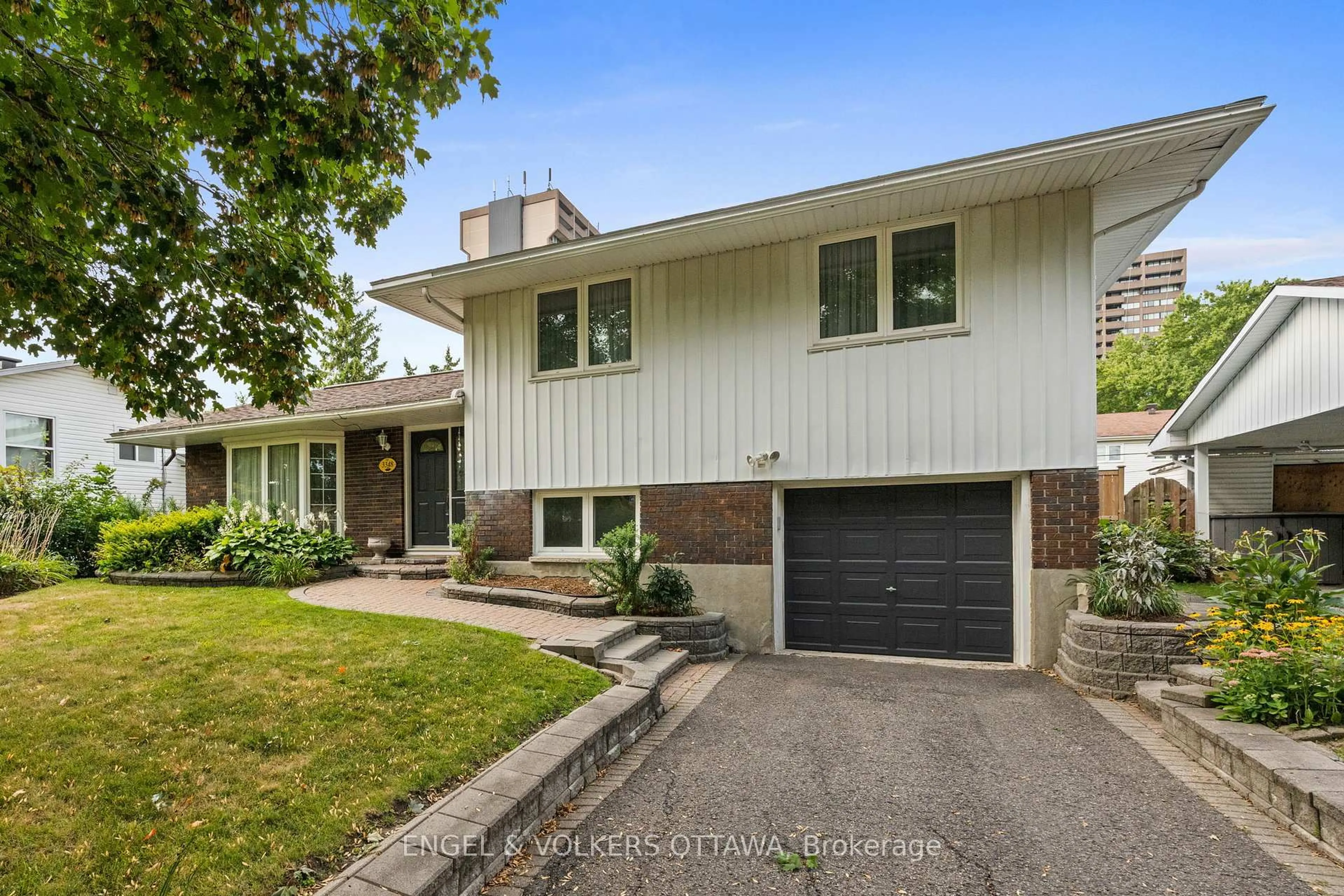 Home with brick exterior material, street for 3348 Kodiak St, Ottawa Ontario K1V 7S8