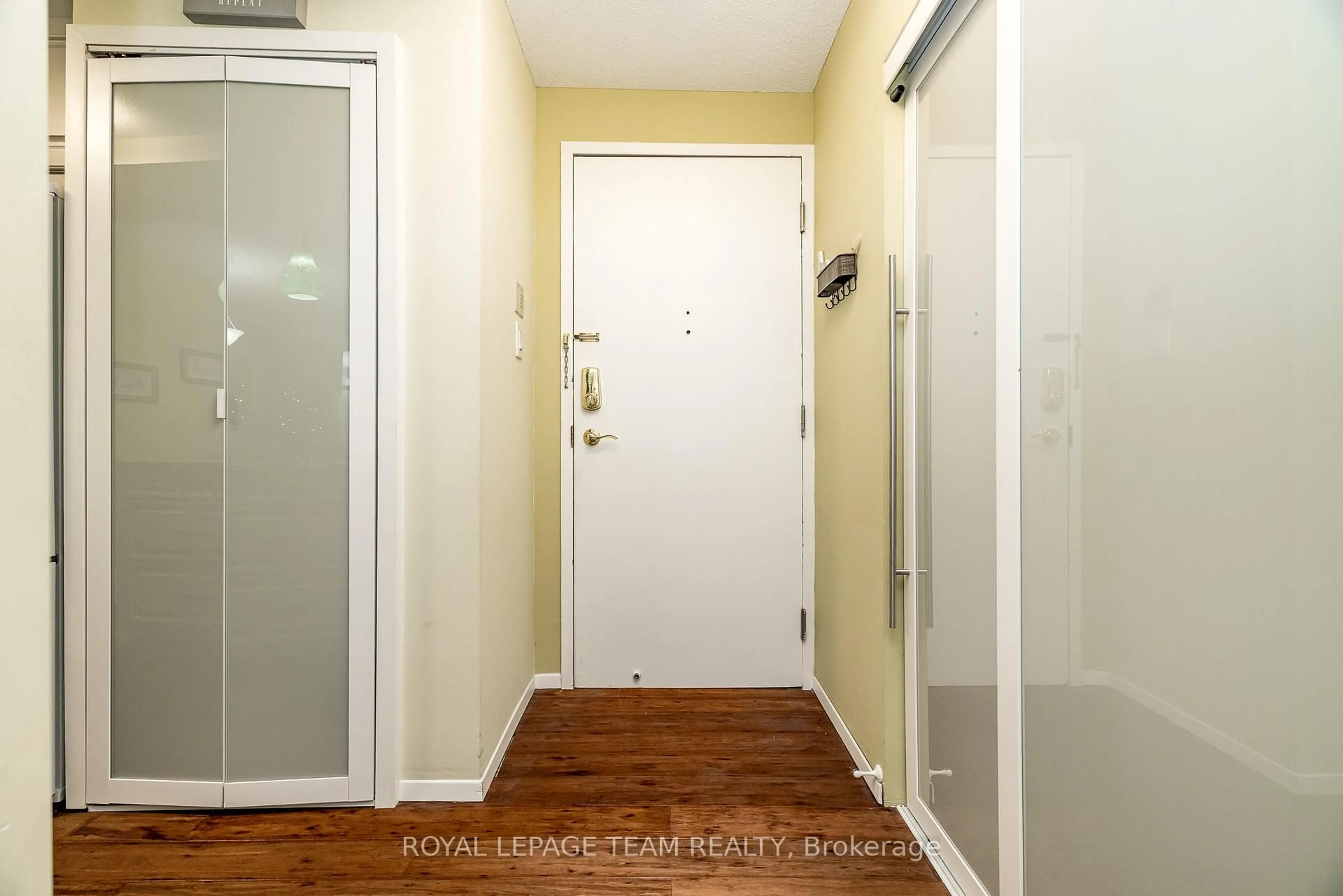 Indoor entryway for 1025 Grenon Ave #115, Ottawa Ontario K2B 8S5