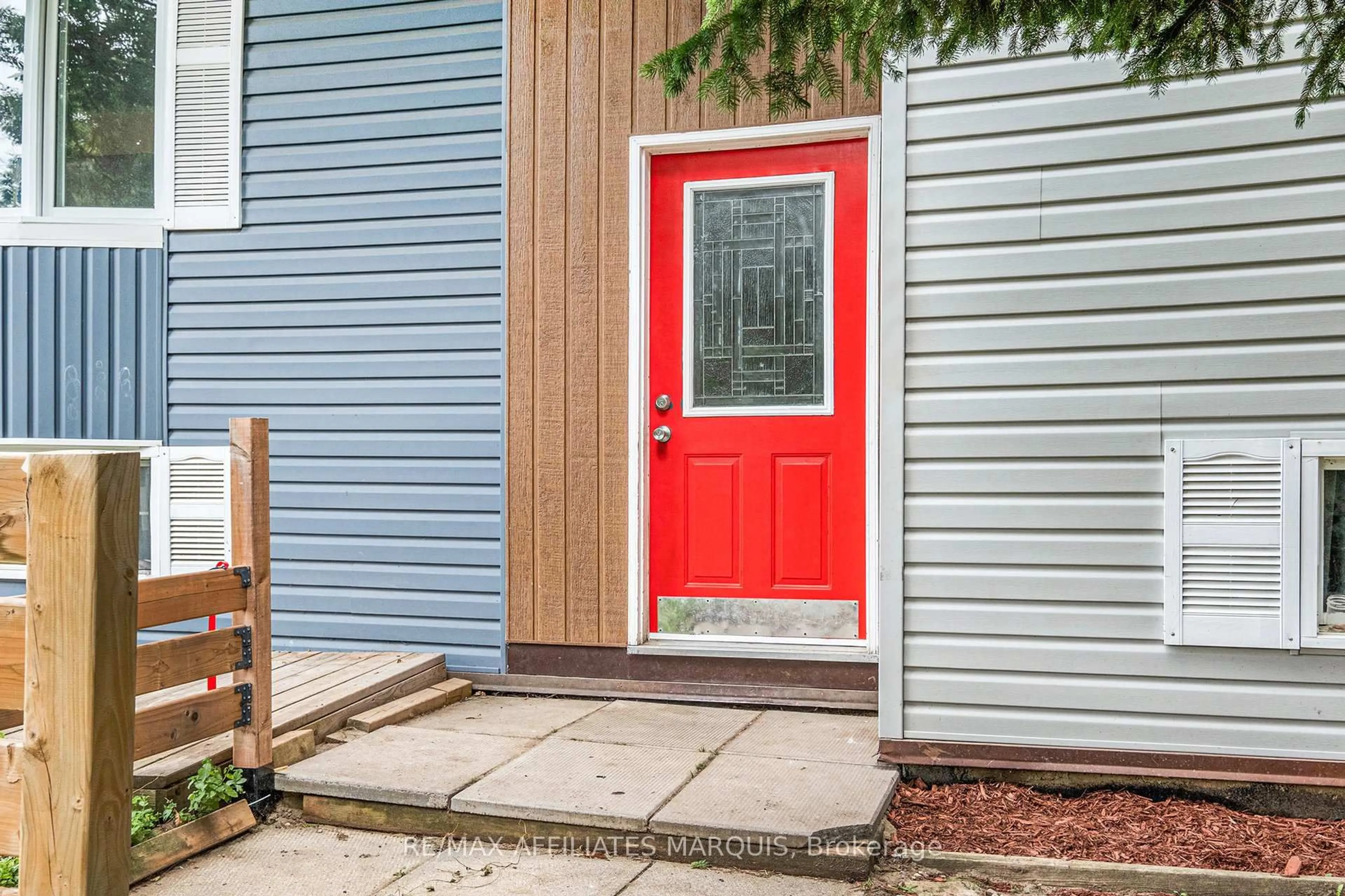 Indoor entryway for 222 Townline Rd, Rideau Lakes Ontario K0G 1L0