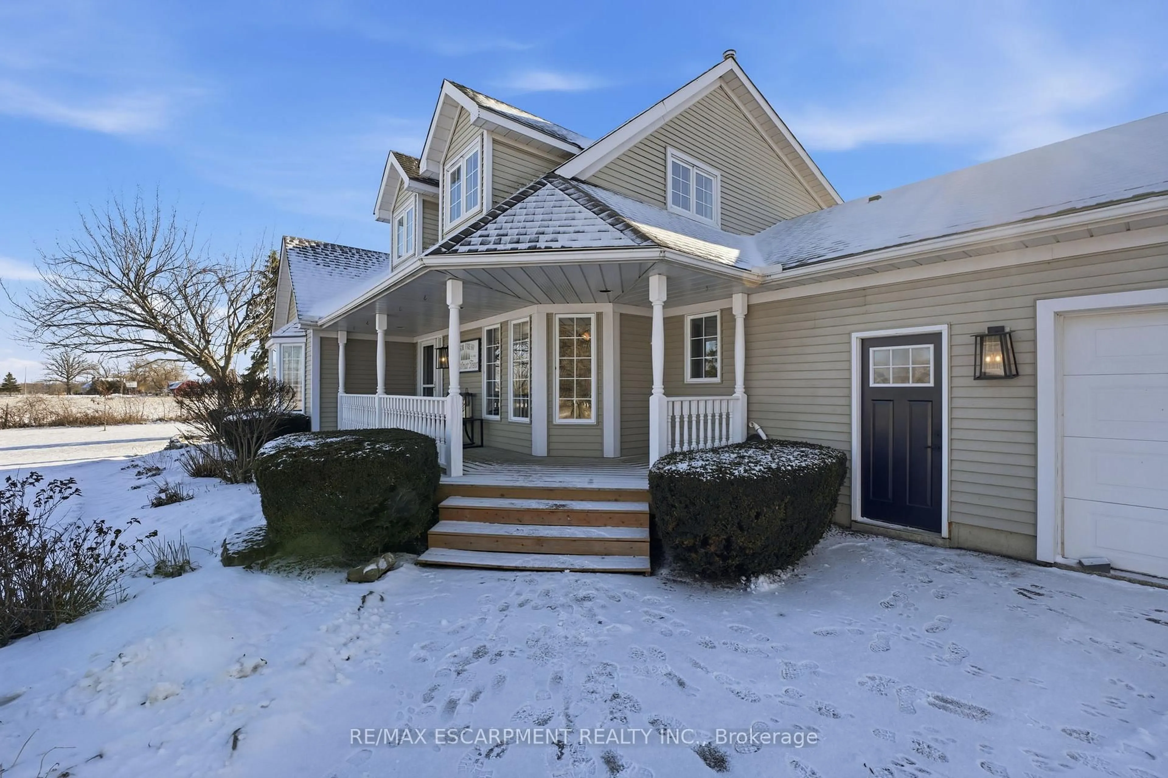 Unknown for 5940 Young St, Grimsby Ontario L0R 2A0