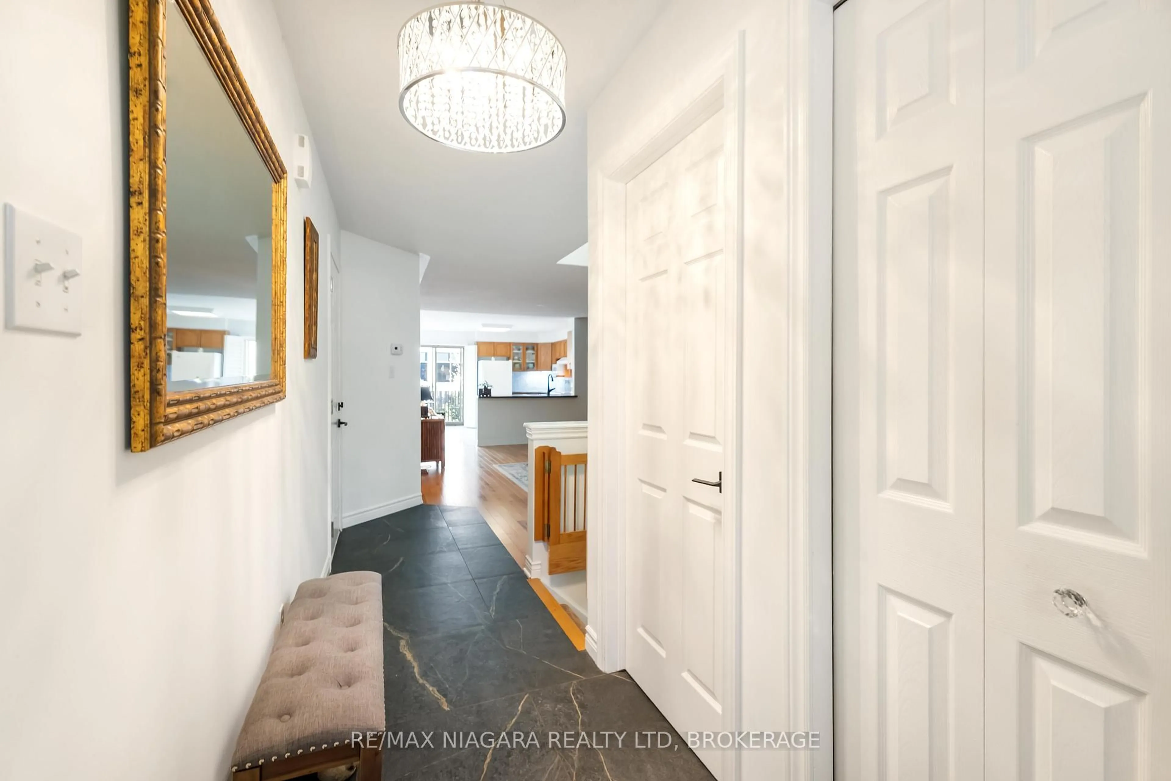 Indoor entryway for 165 Main St #14, Grimsby Ontario L3M 1P2