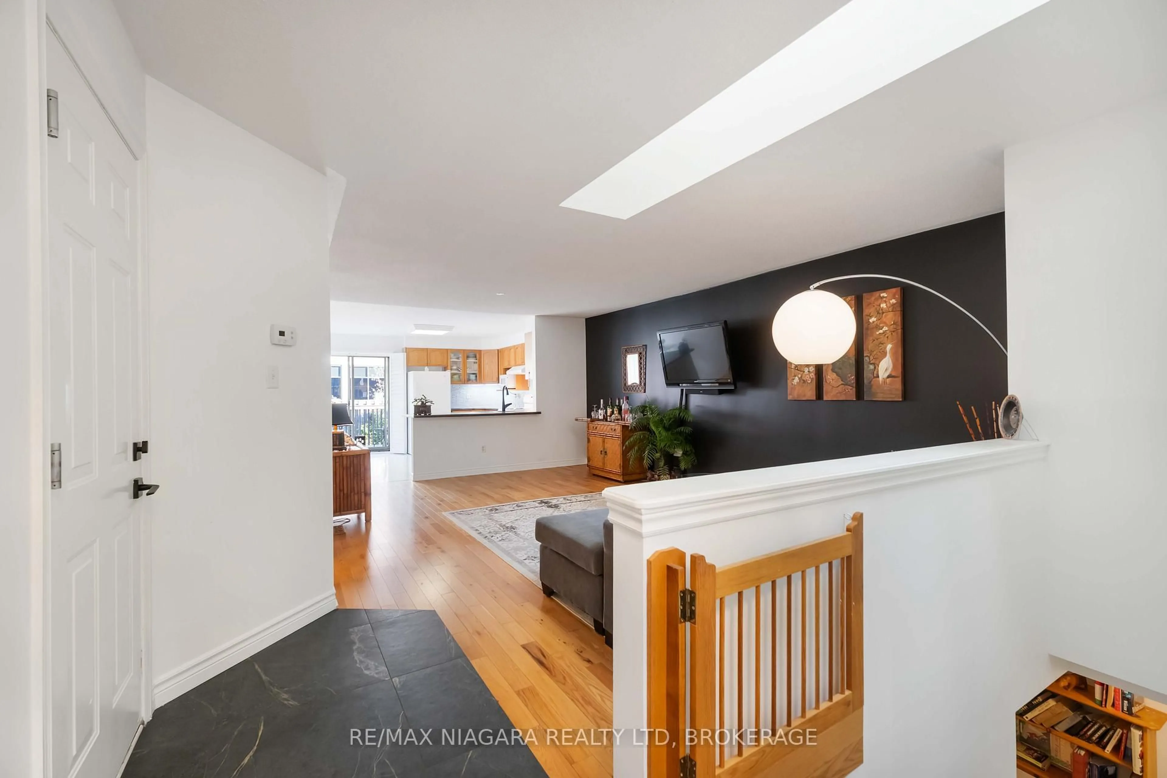 Indoor entryway for 165 Main St #14, Grimsby Ontario L3M 1P2