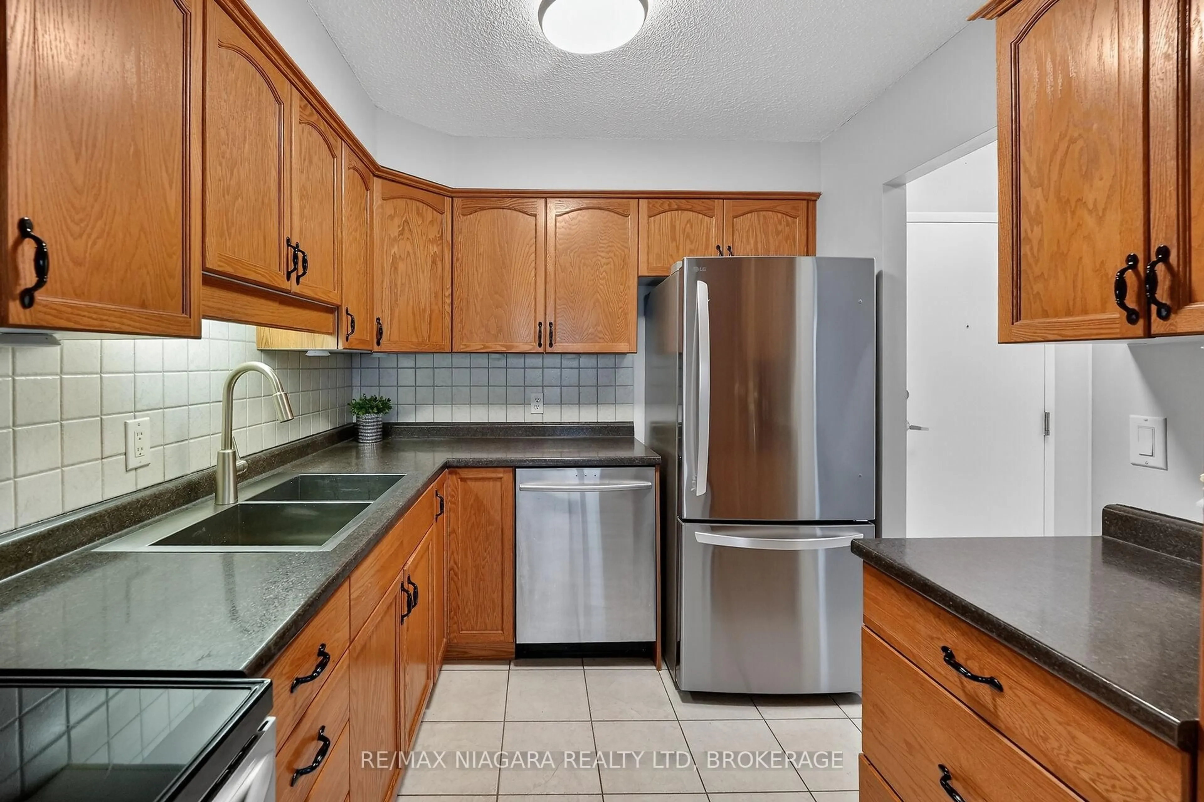 Standard kitchen, unknown for 81 Scott St #911, St. Catharines Ontario L2N 7L5