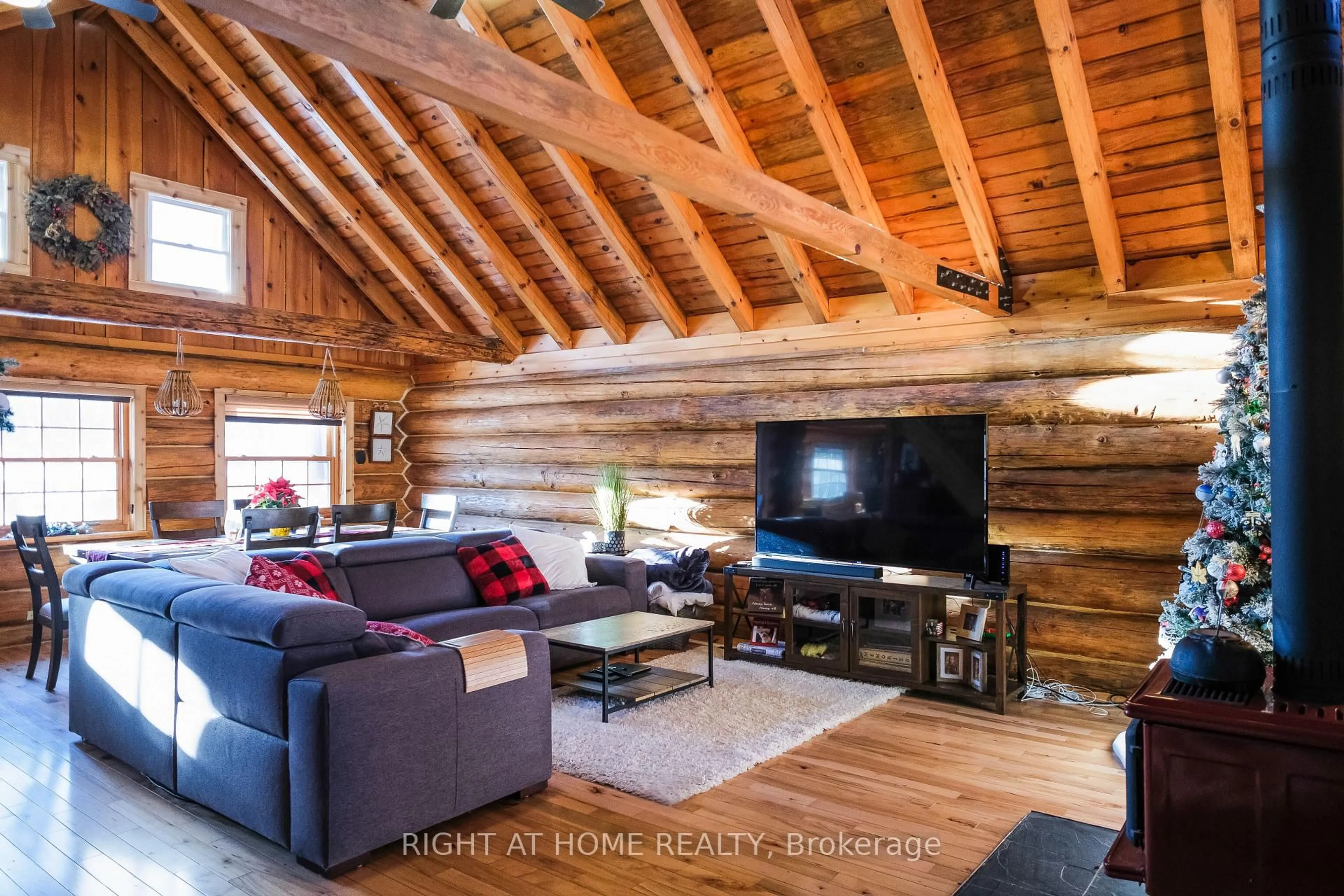 Living room with furniture, wood/laminate floor for 72 Viewmount Dr, Calabogie Ontario K0J 1H0