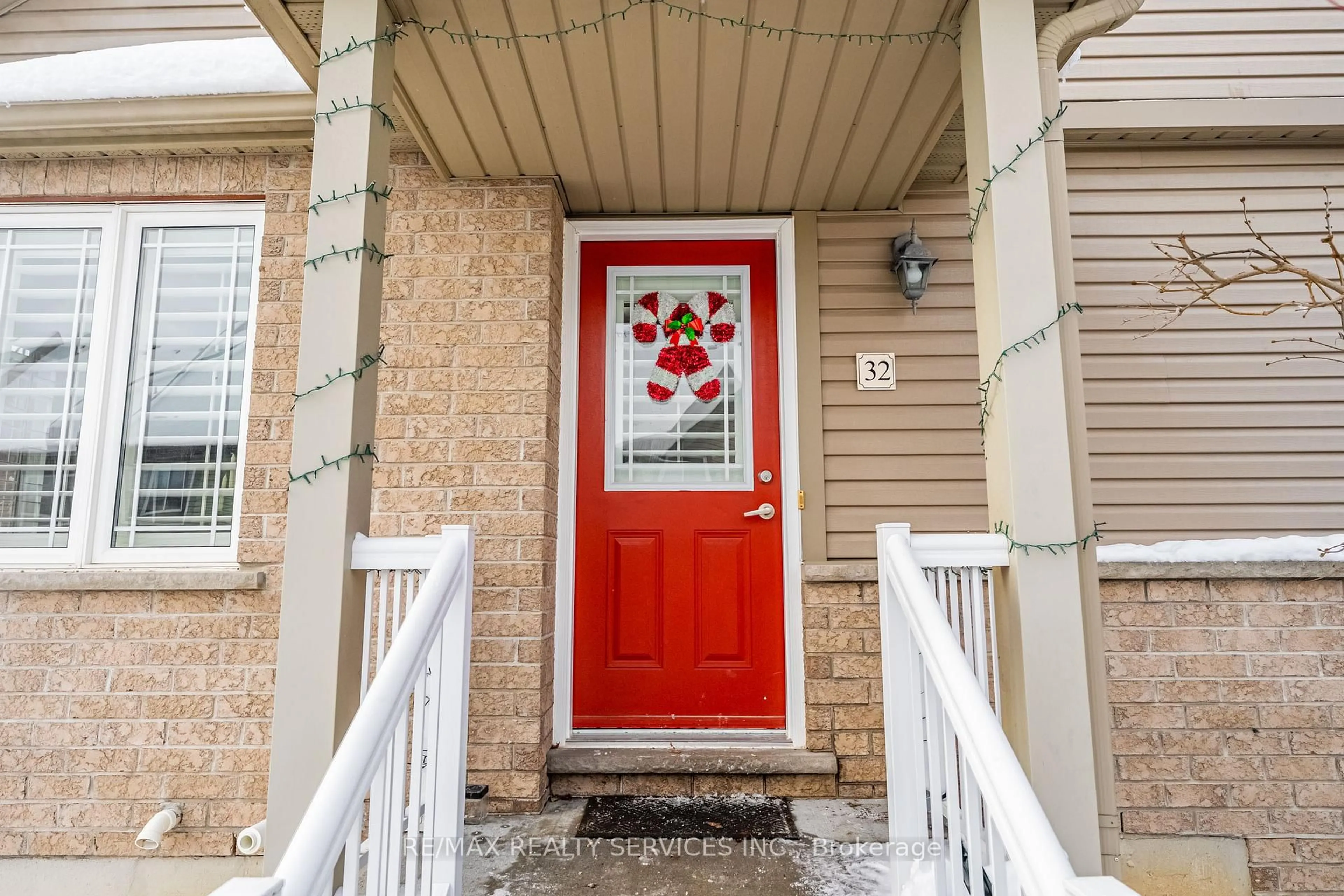 Indoor entryway for 10 Foxglove Cres #32, Kitchener Ontario N2E 0E1