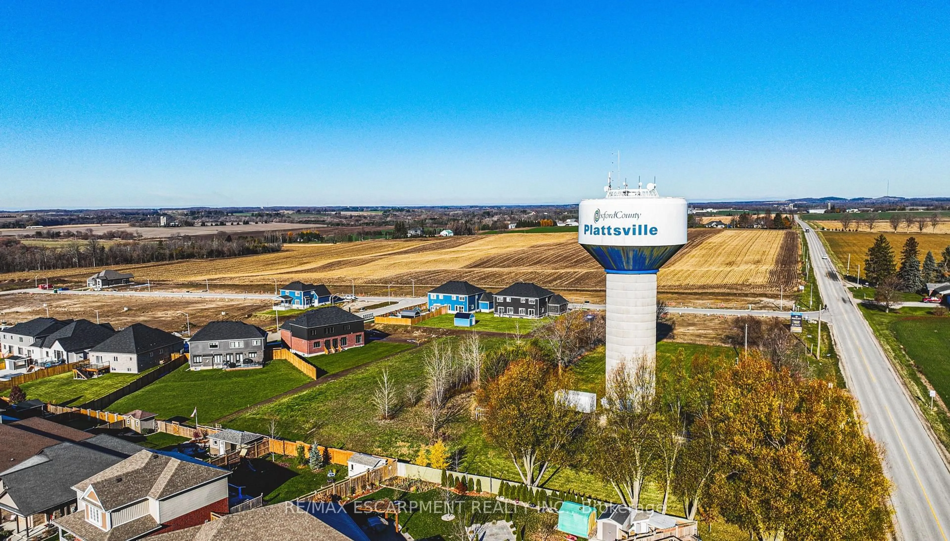 A pic from outside/outdoor area/front of a property/back of a property/a pic from drone, building for 73 Workman Cres, Blandford-Blenheim Ontario N0J 1S0