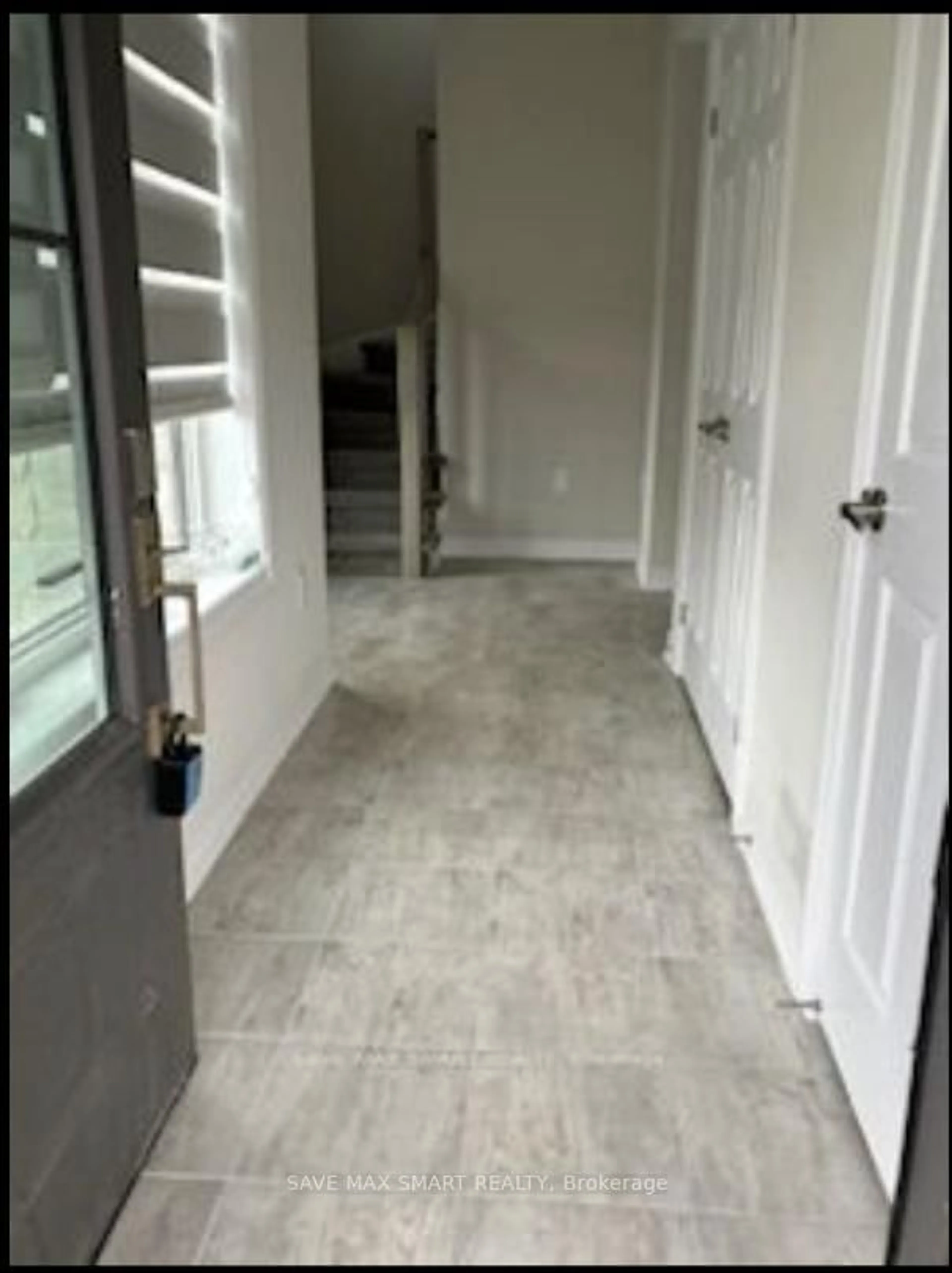 Indoor entryway for 23-100 Hollywood cir Circ #120, Cambridge Ontario N1R 0C6