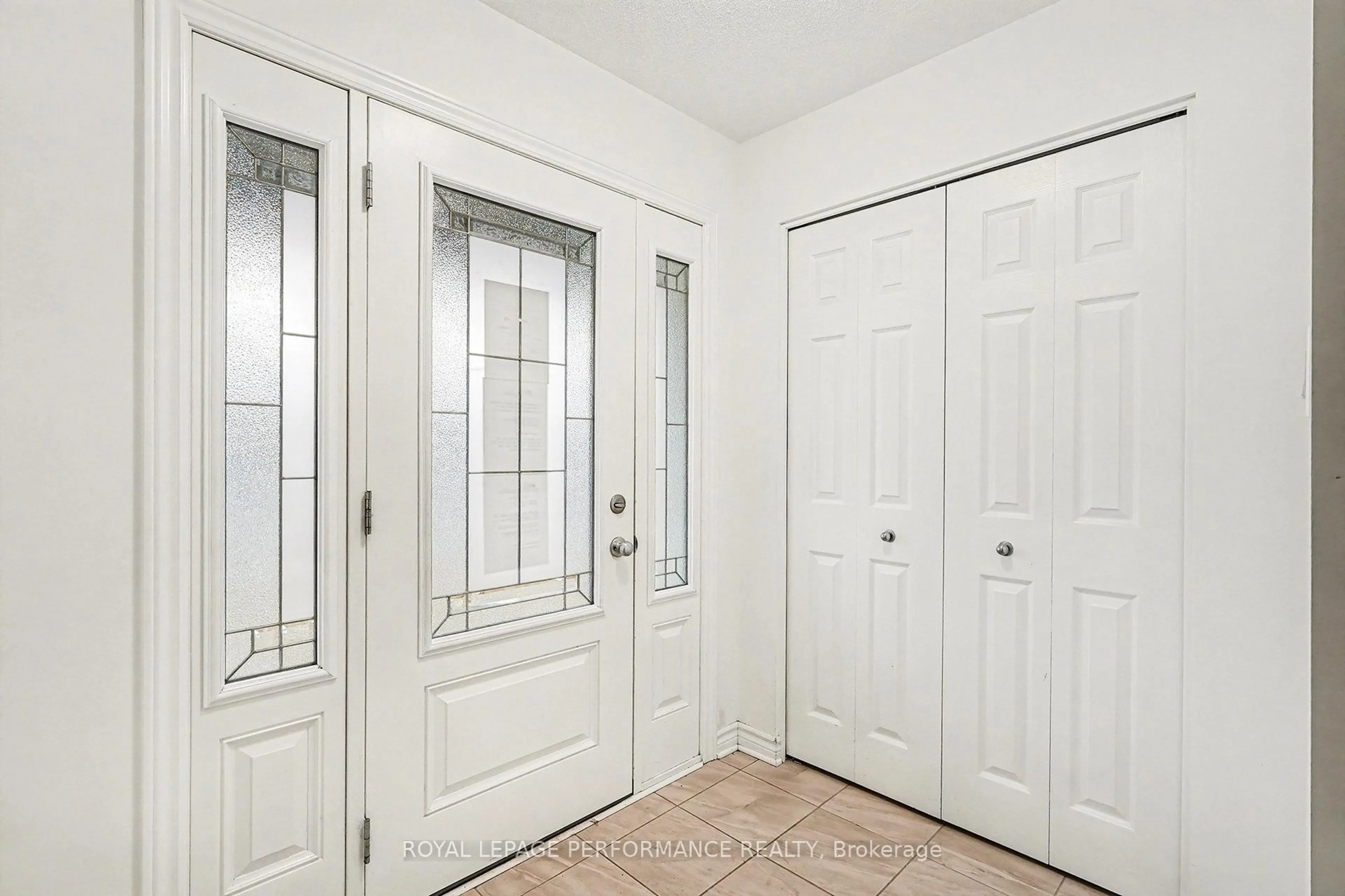 Indoor entryway for 359 Trillium Circ, Alfred and Plantagenet Ontario K0A 3K0