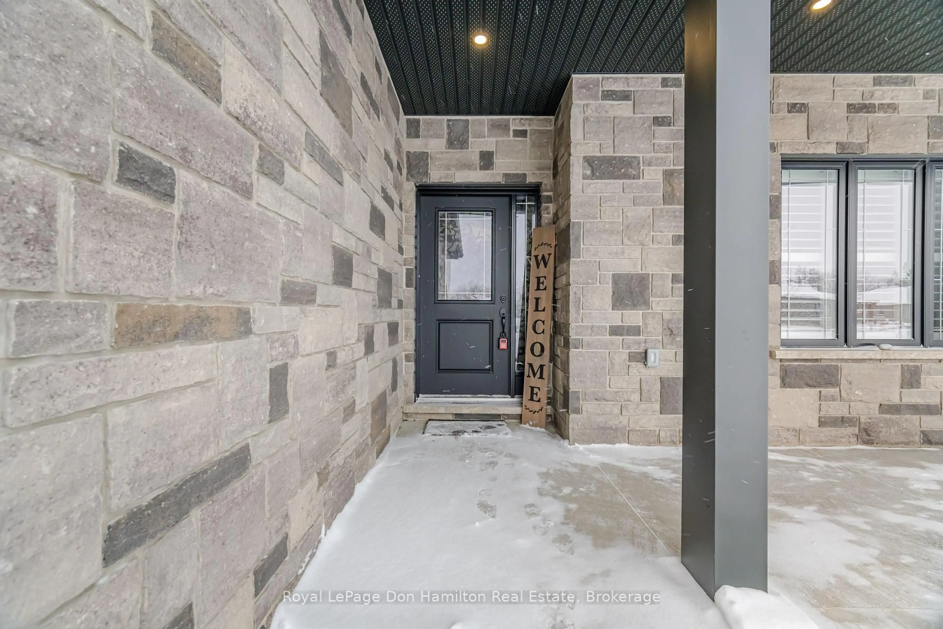 Indoor entryway for 450 Rogers Rd, North Perth Ontario N4W 1H2