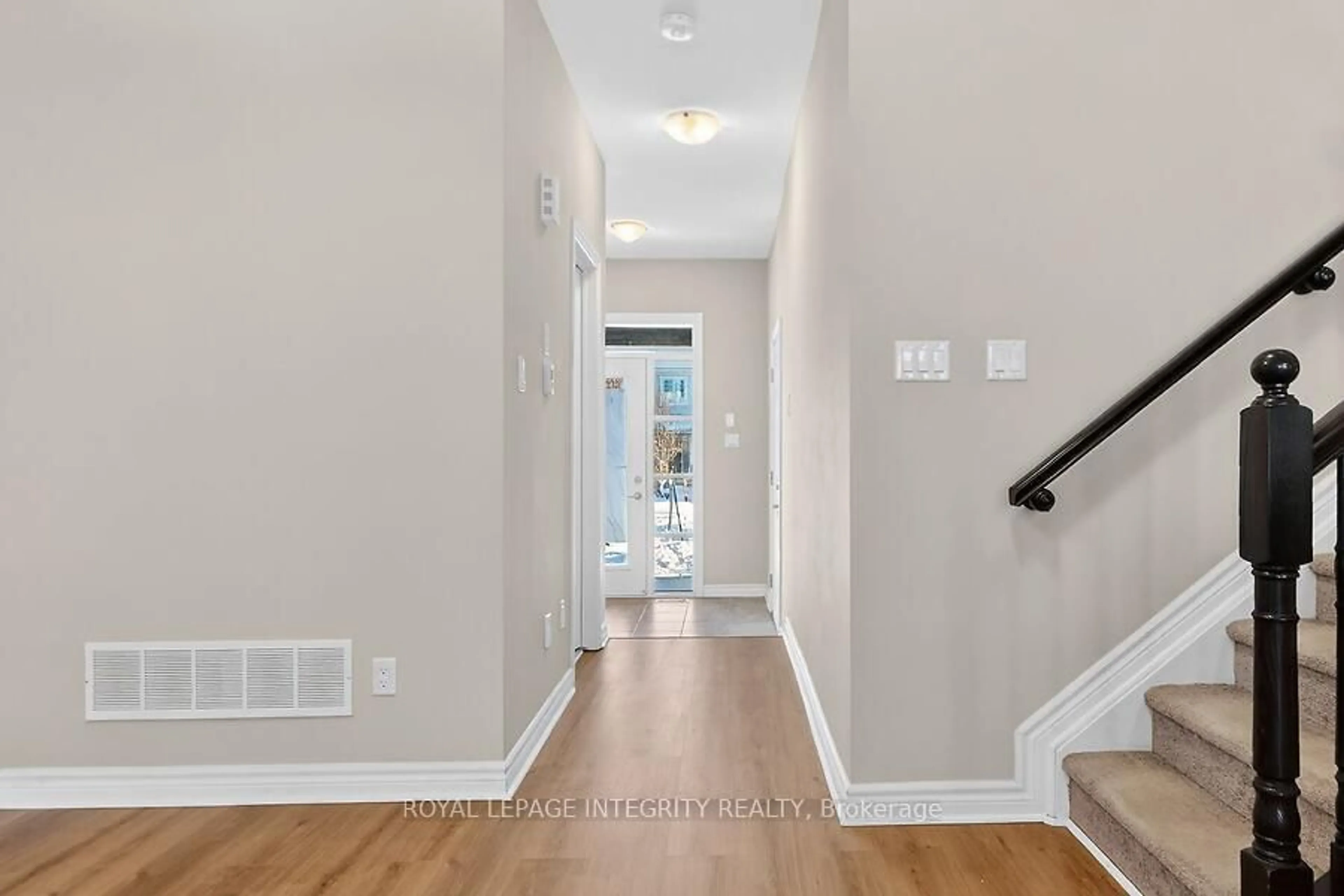Indoor entryway for 168 Bandelier Way, Ottawa Ontario K2S 2J5