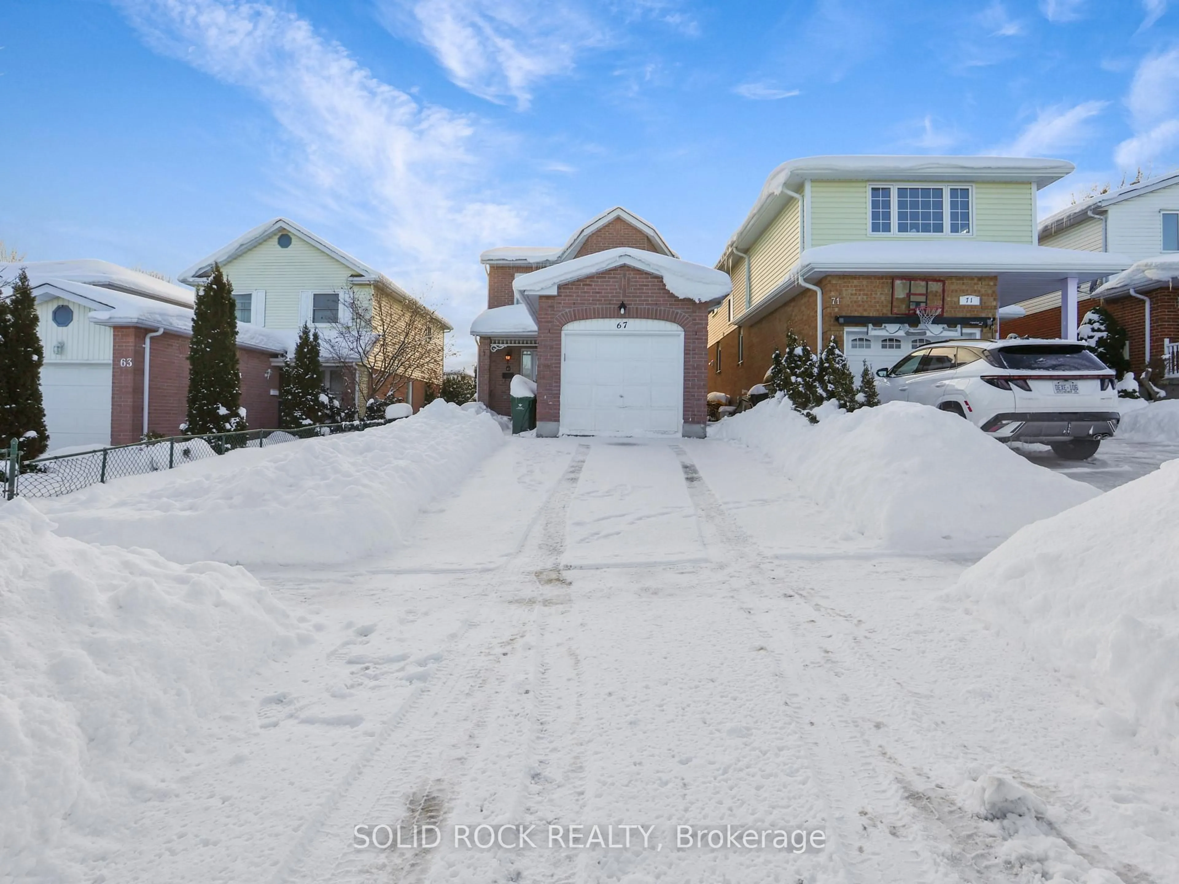 A pic from outside/outdoor area/front of a property/back of a property/a pic from drone, street for 67 Northmanor Cres, Kitchener Ontario N2N 3C2