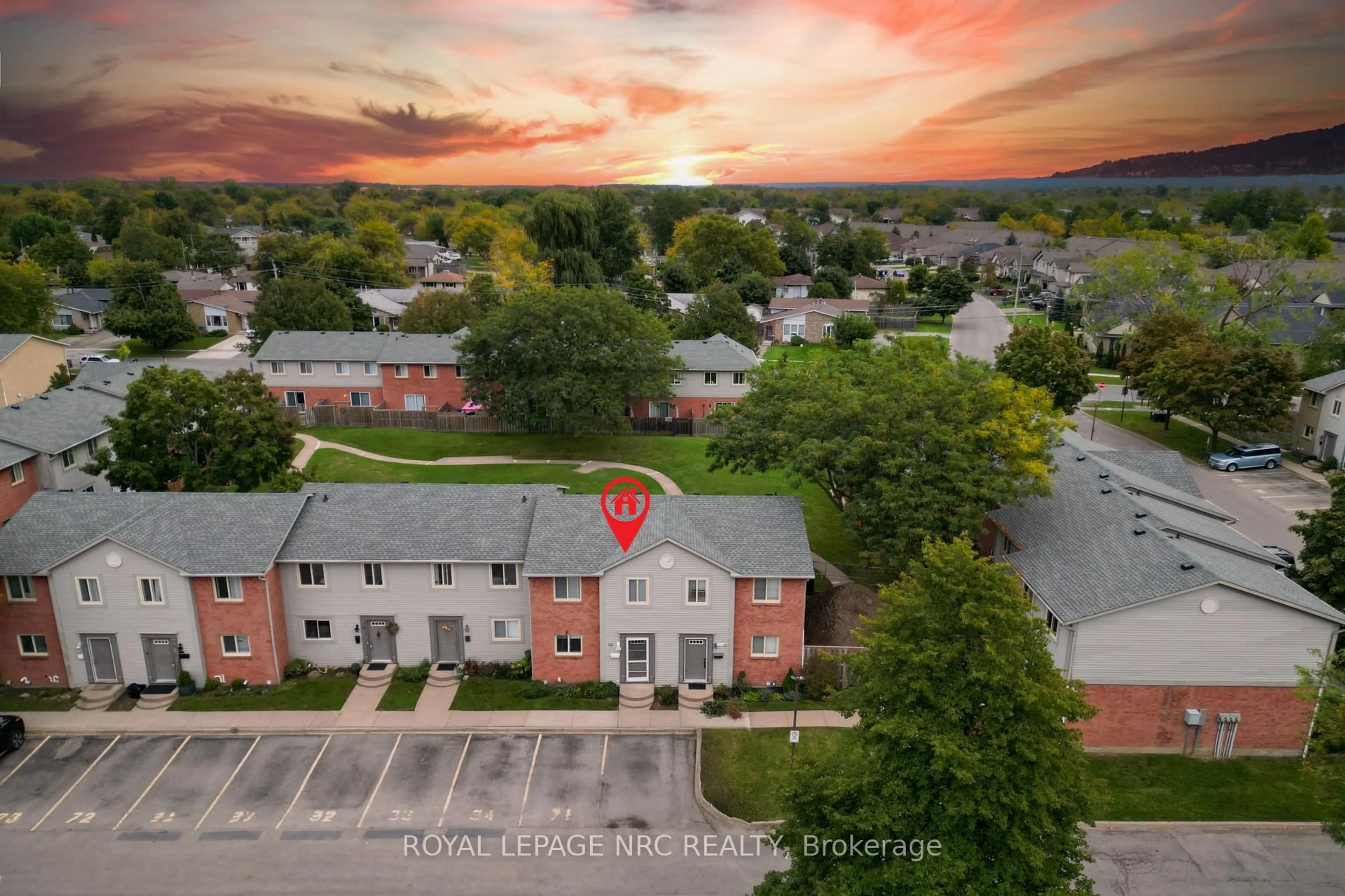 A pic from outside/outdoor area/front of a property/back of a property/a pic from drone, mountain view for 65 Dorchester Blvd #70, St. Catharines Ontario L2M 7T7