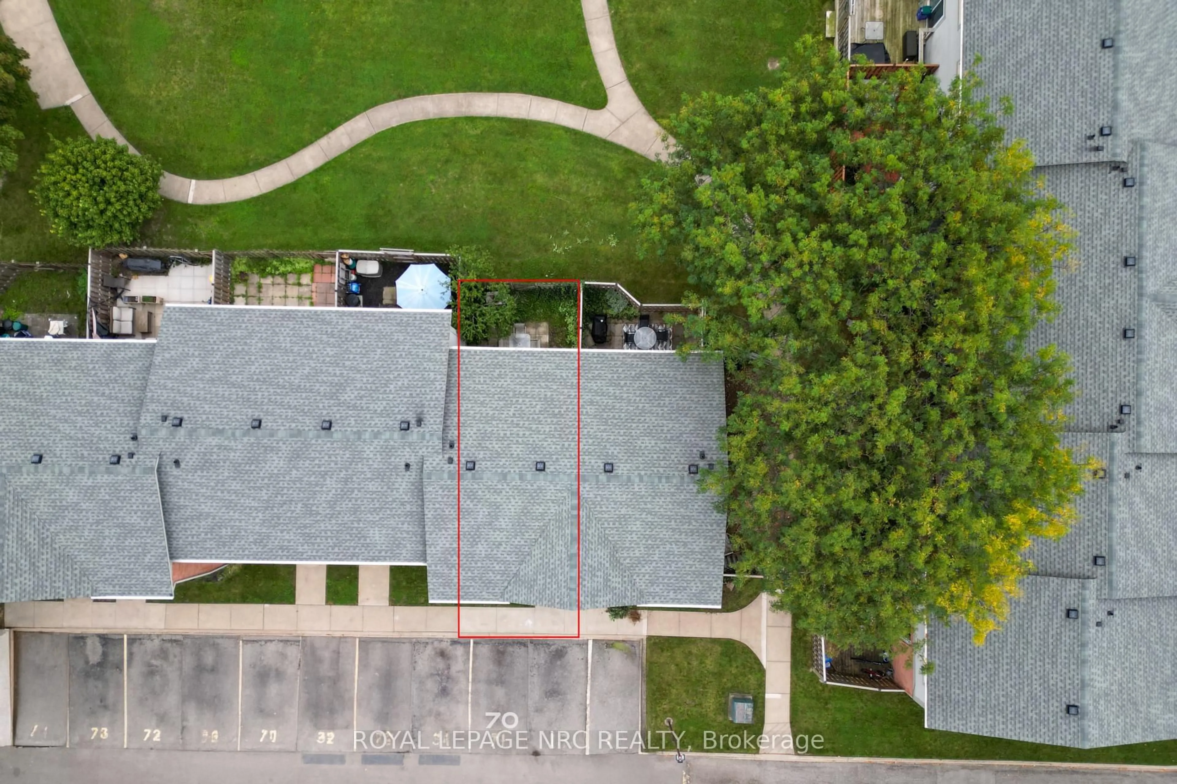 A pic from outside/outdoor area/front of a property/back of a property/a pic from drone, unknown for 65 Dorchester Blvd #70, St. Catharines Ontario L2M 7T7