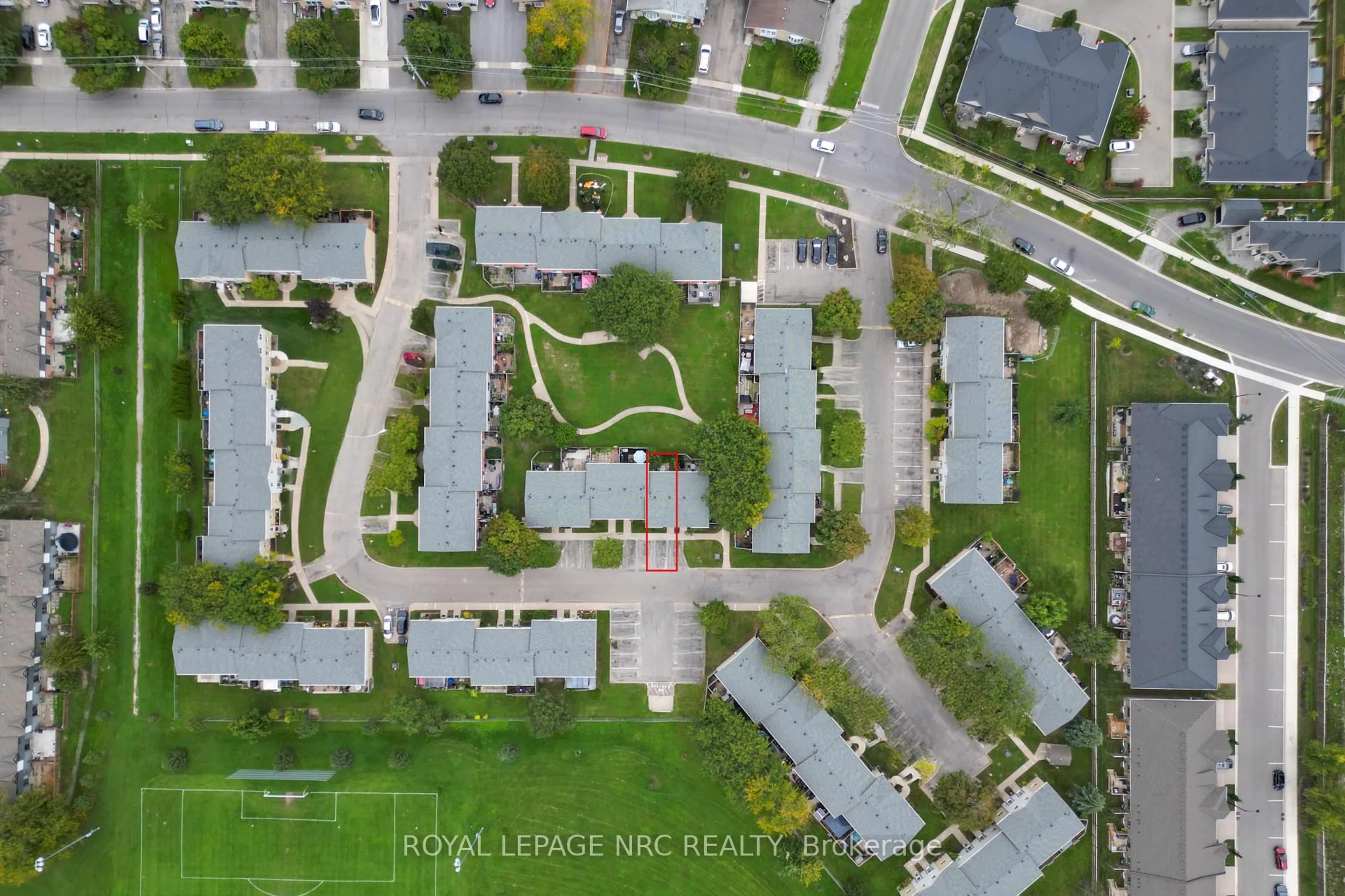 A pic from outside/outdoor area/front of a property/back of a property/a pic from drone, street for 65 Dorchester Blvd #70, St. Catharines Ontario L2M 7T7