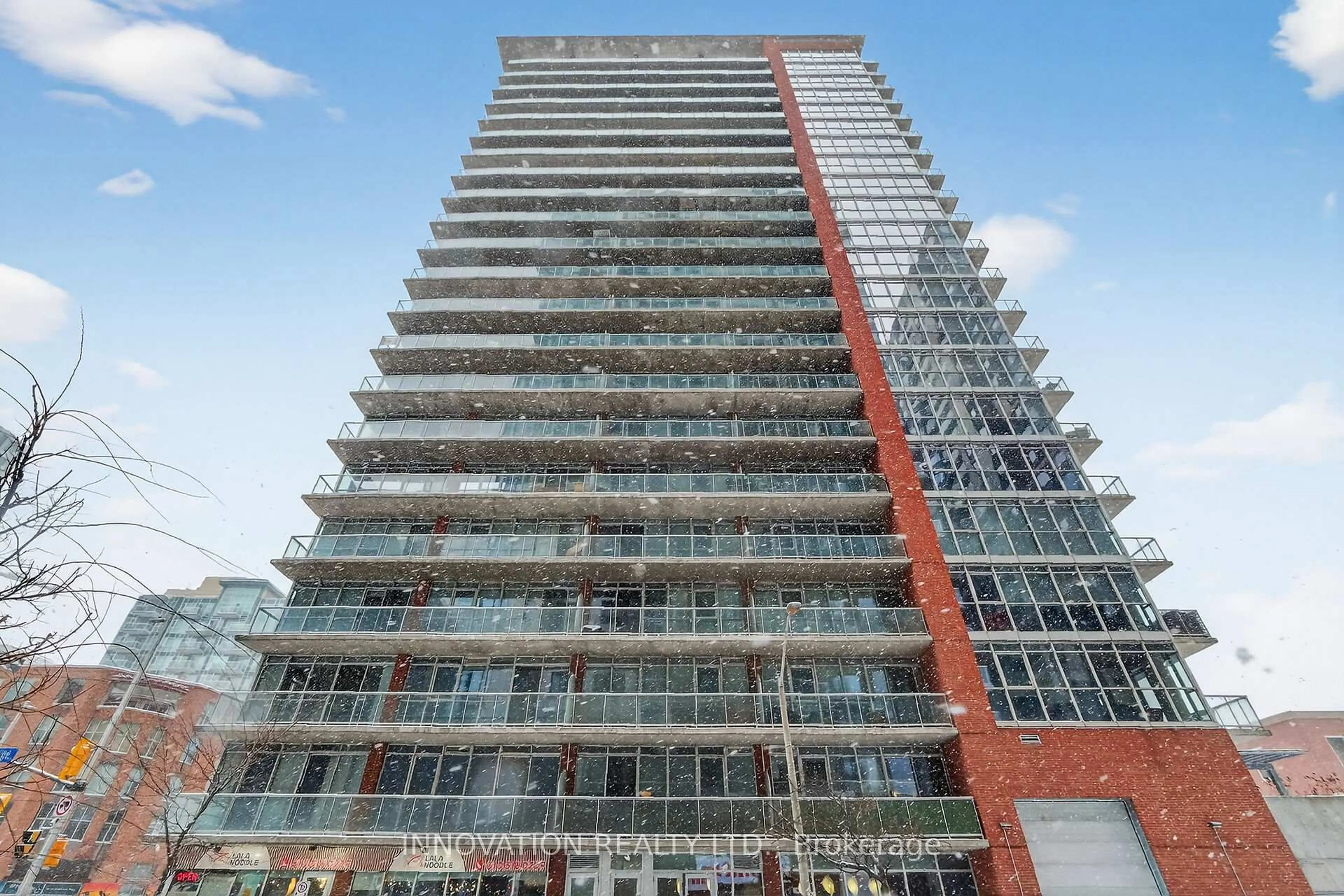 Indoor foyer for 179 GEORGE St #201, Ottawa Ontario K1N 1J8