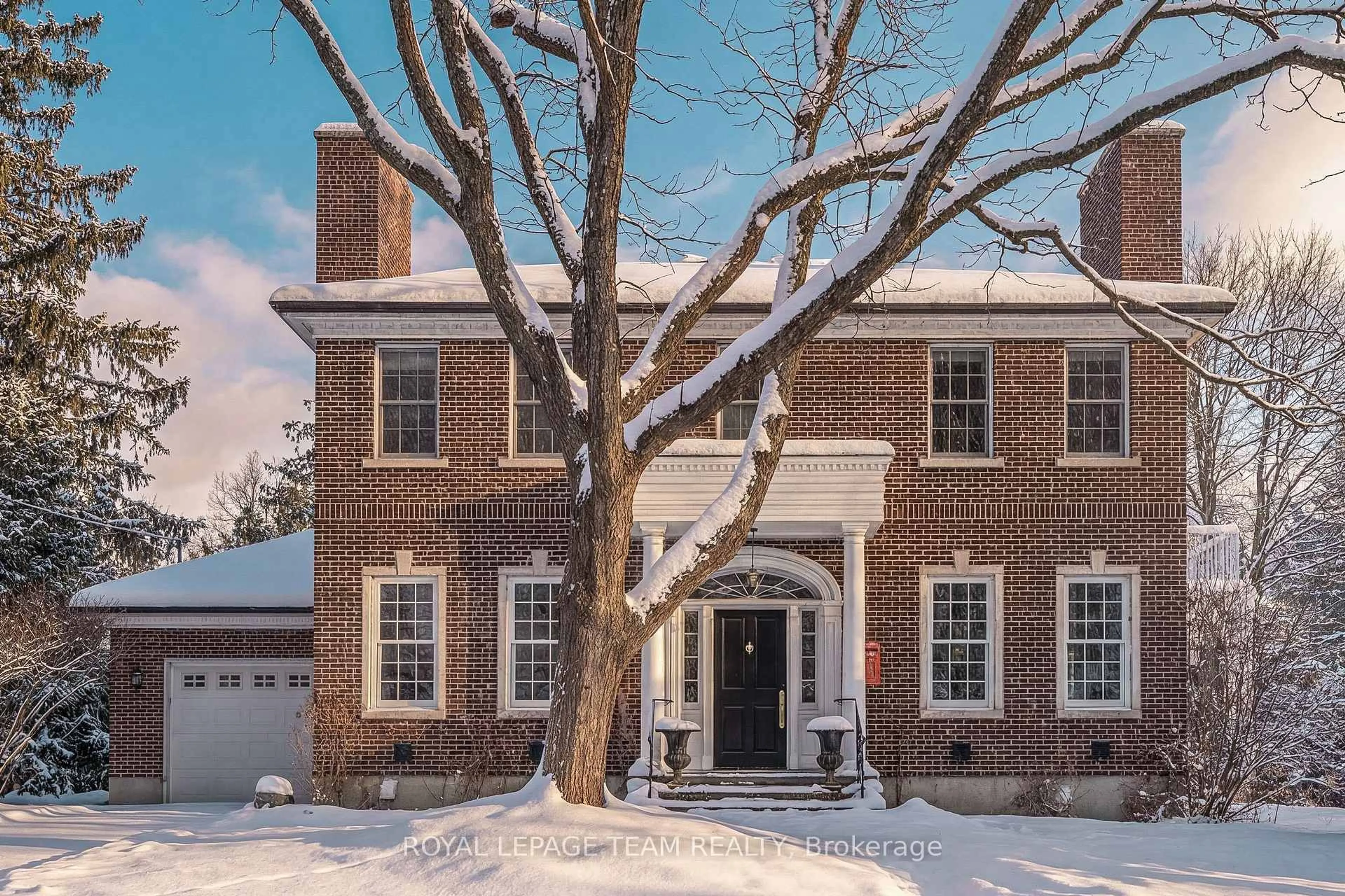 Home with brick exterior material, street for 140 Howick St, Ottawa Ontario K1M 0G8