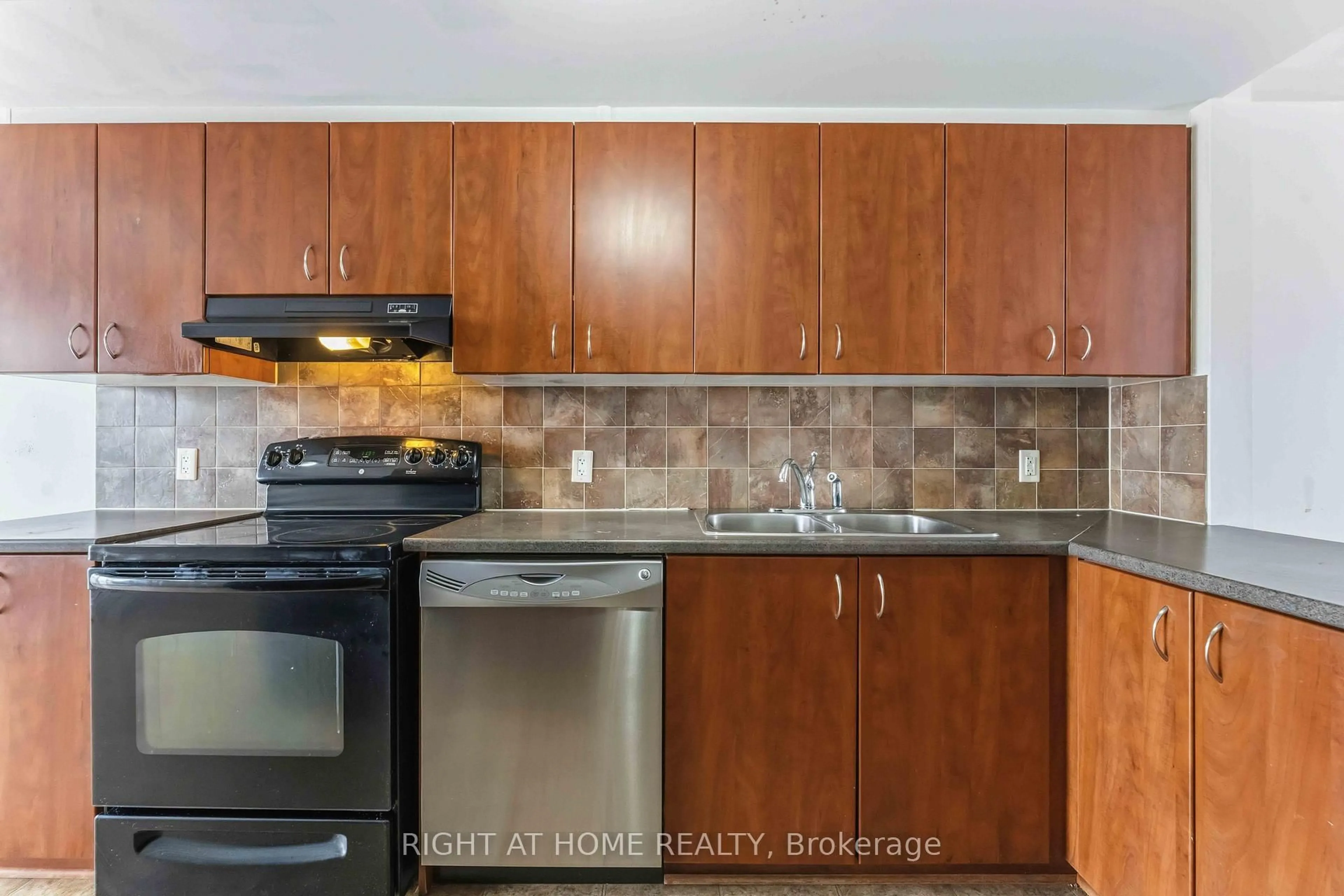 Standard kitchen, unknown for 455 Chapman Mills Dr #B, Ottawa Ontario K2J 5P4