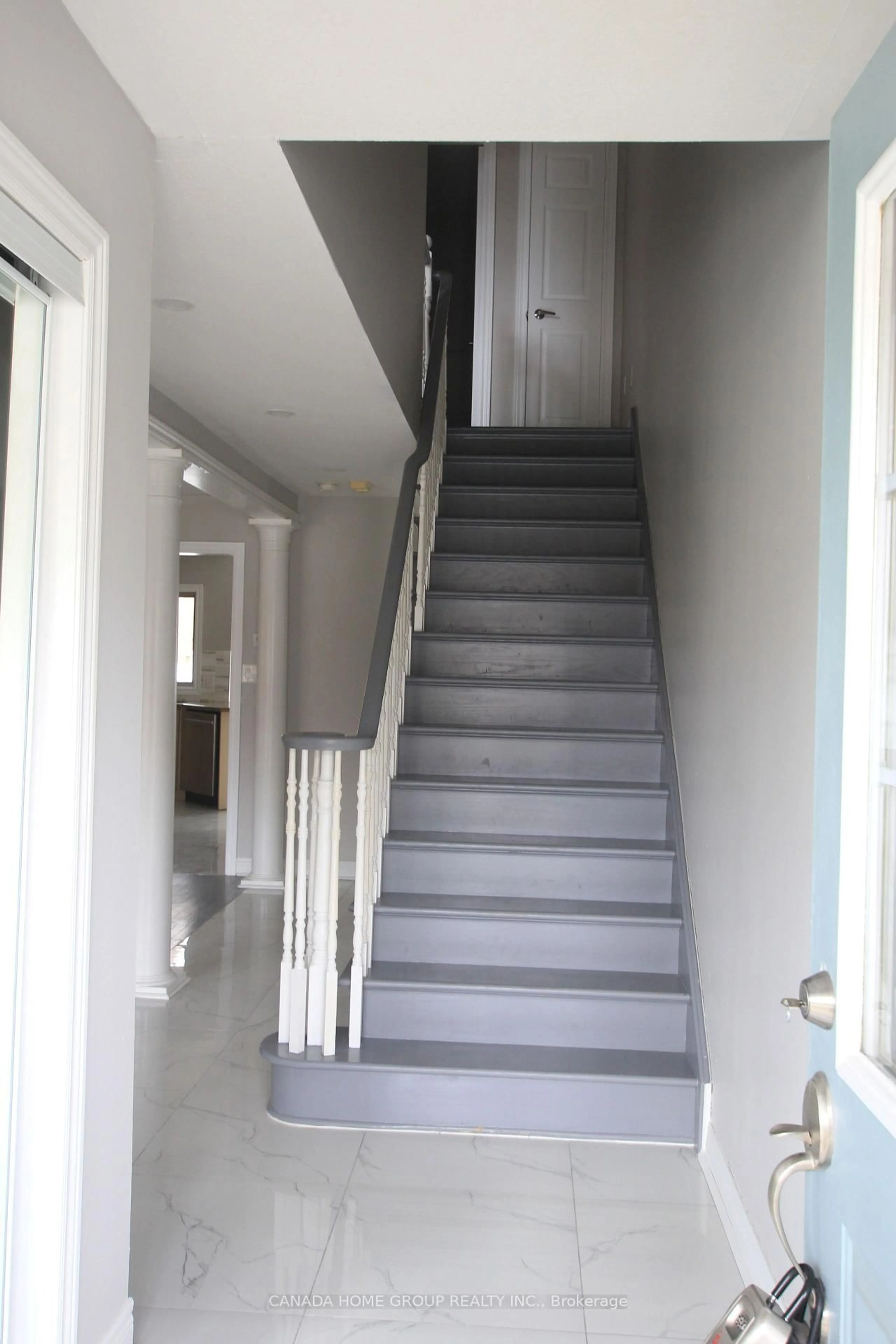 Stairs for 25 Stevens Dr, Niagara-on-the-Lake Ontario L0S 1J0