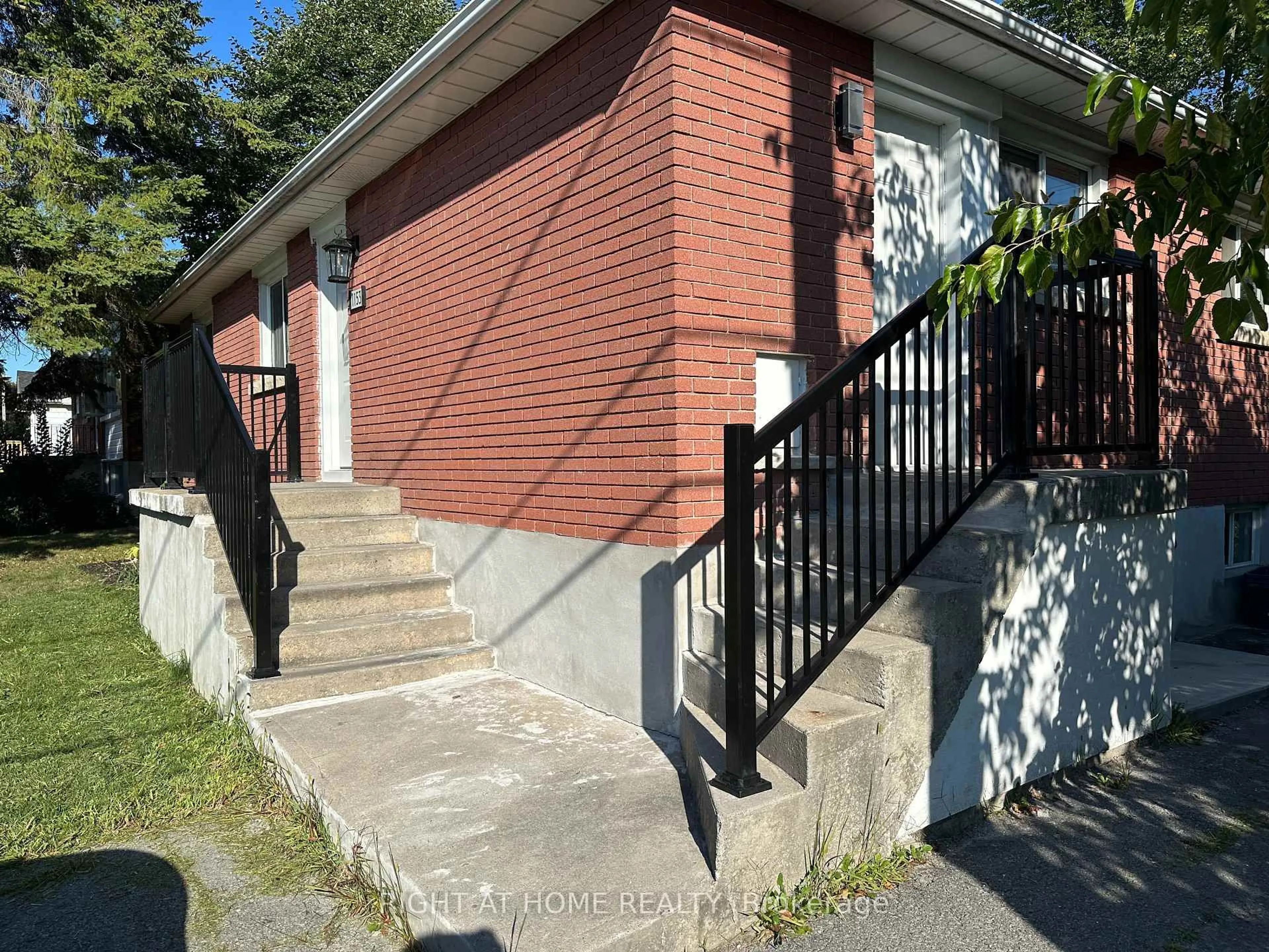 Stairs for 1153 Johnson St, Kingston Ontario K7M 2N9