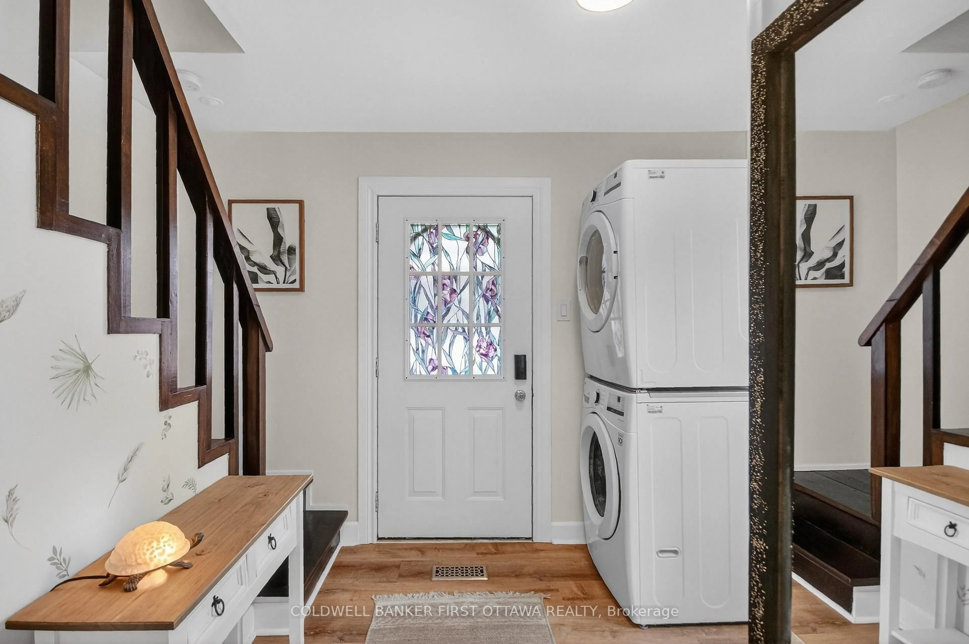 Laundry room for 8712 Bank St, Vernon Ontario K0A 3J0