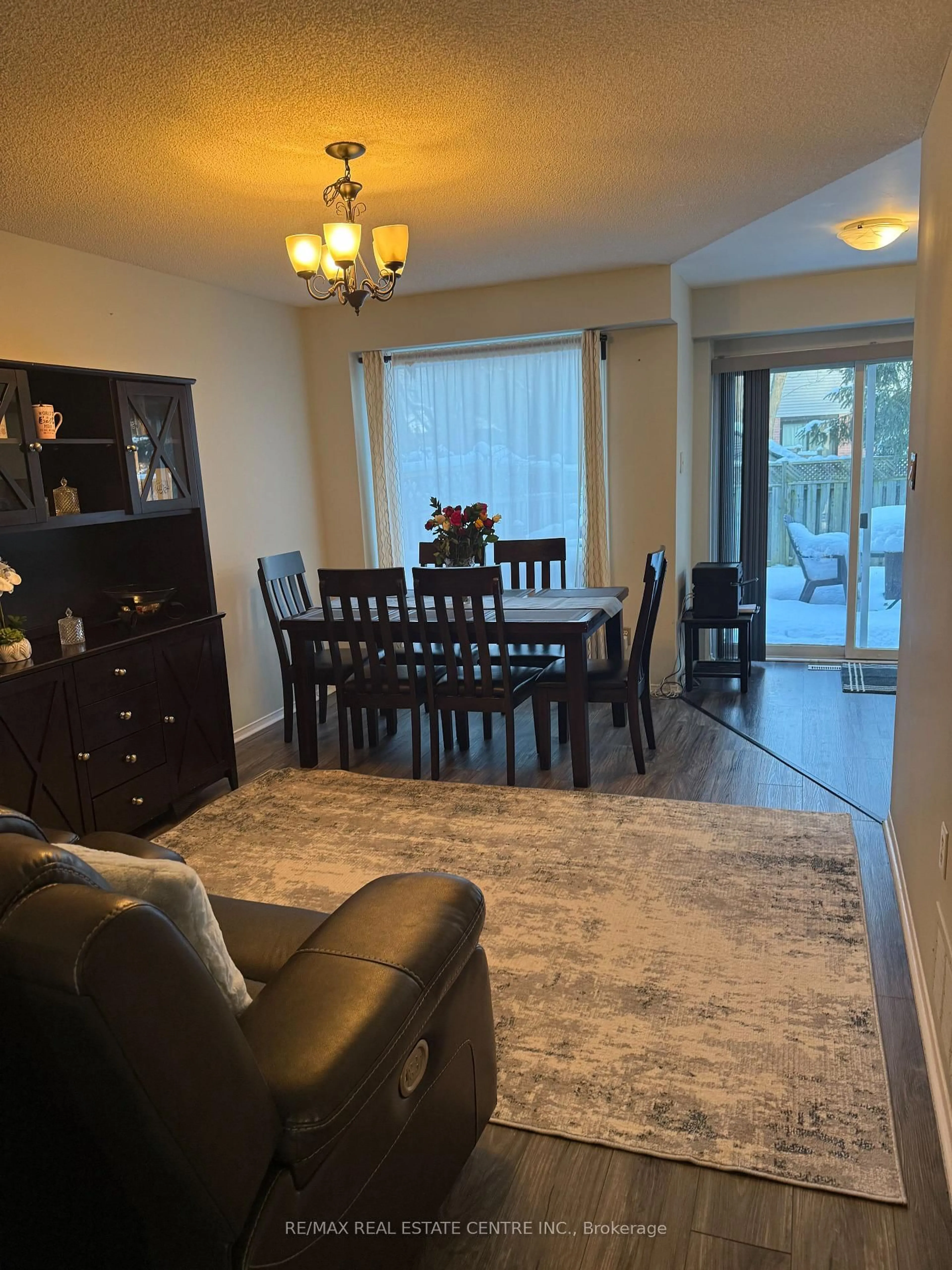 Dining room, wood/laminate floor for 33 Middlemiss Cres, Cambridge Ontario N1T 1R5
