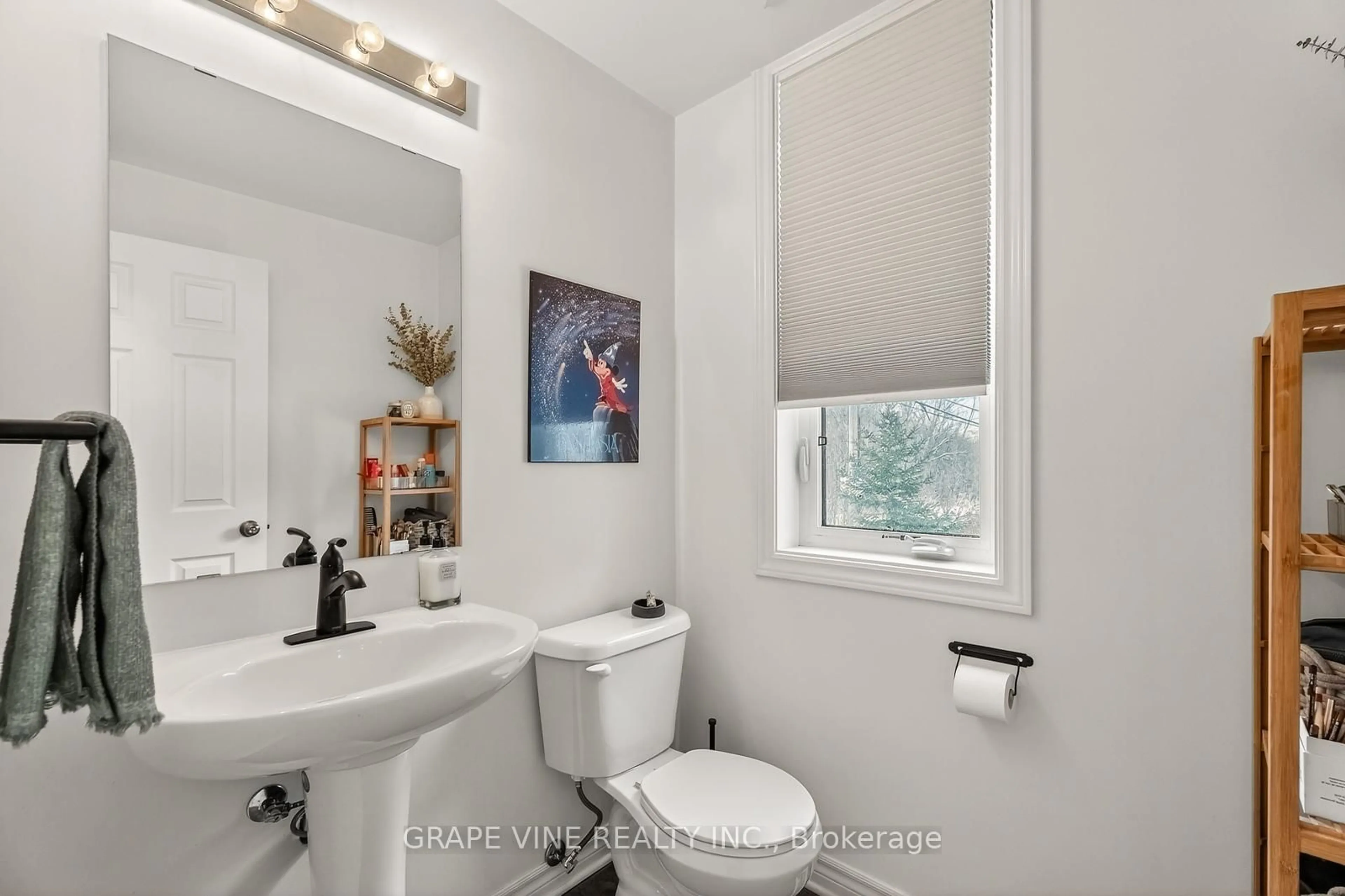 Standard bathroom, ceramic/tile floor for 310 EVEREST Private #D, Ottawa Ontario K1G 4E3