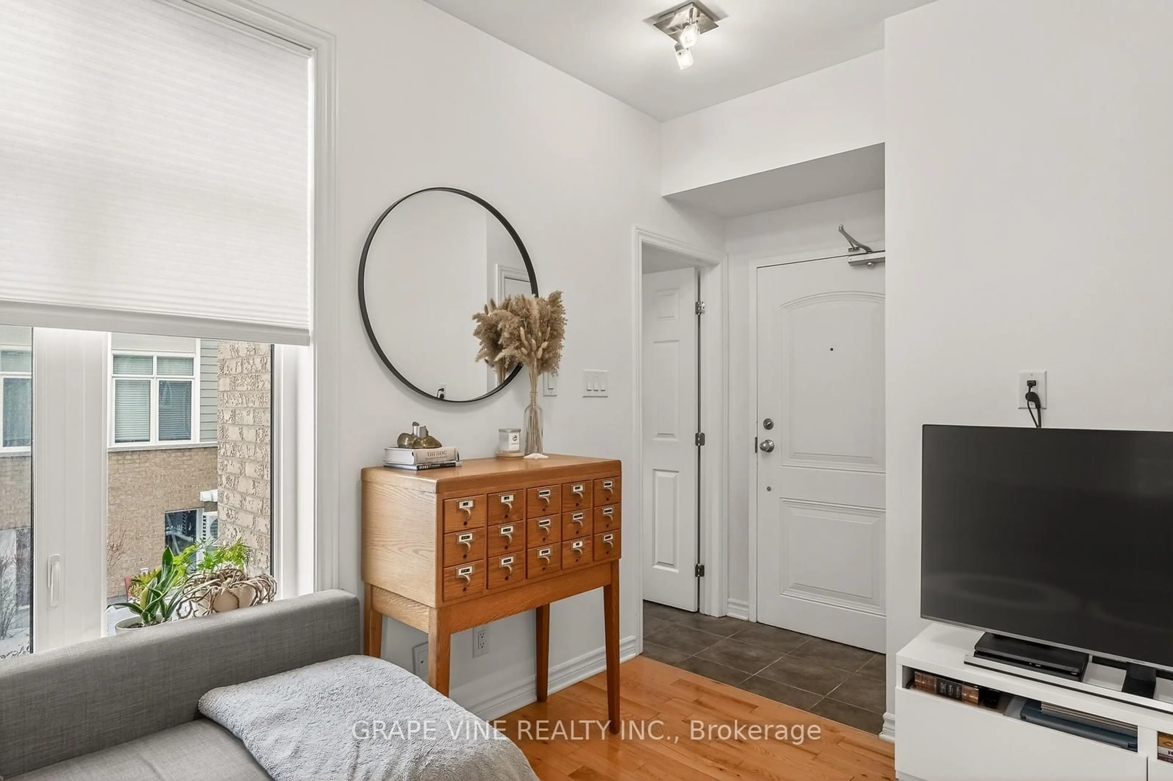 Unknown for 310 EVEREST Private #D, Ottawa Ontario K1G 4E3