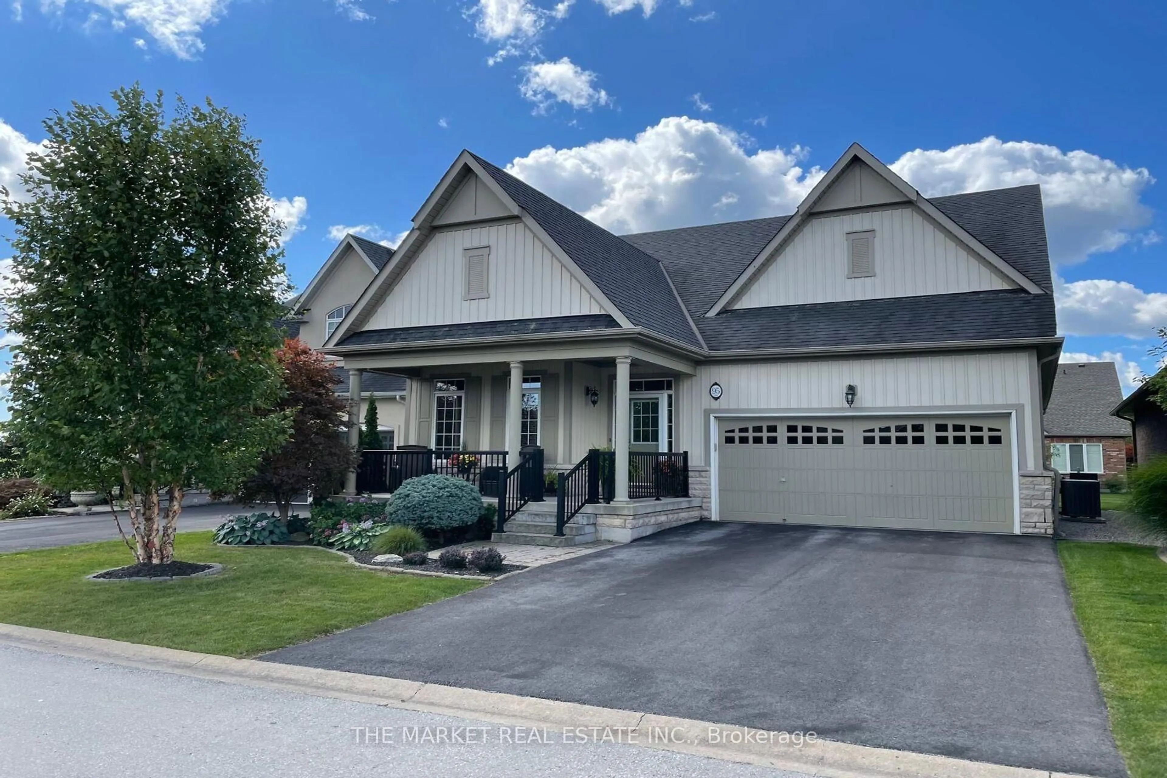Home with vinyl exterior material, street for 95 TURNBERRY Tr, Welland Ontario L3B 0B6