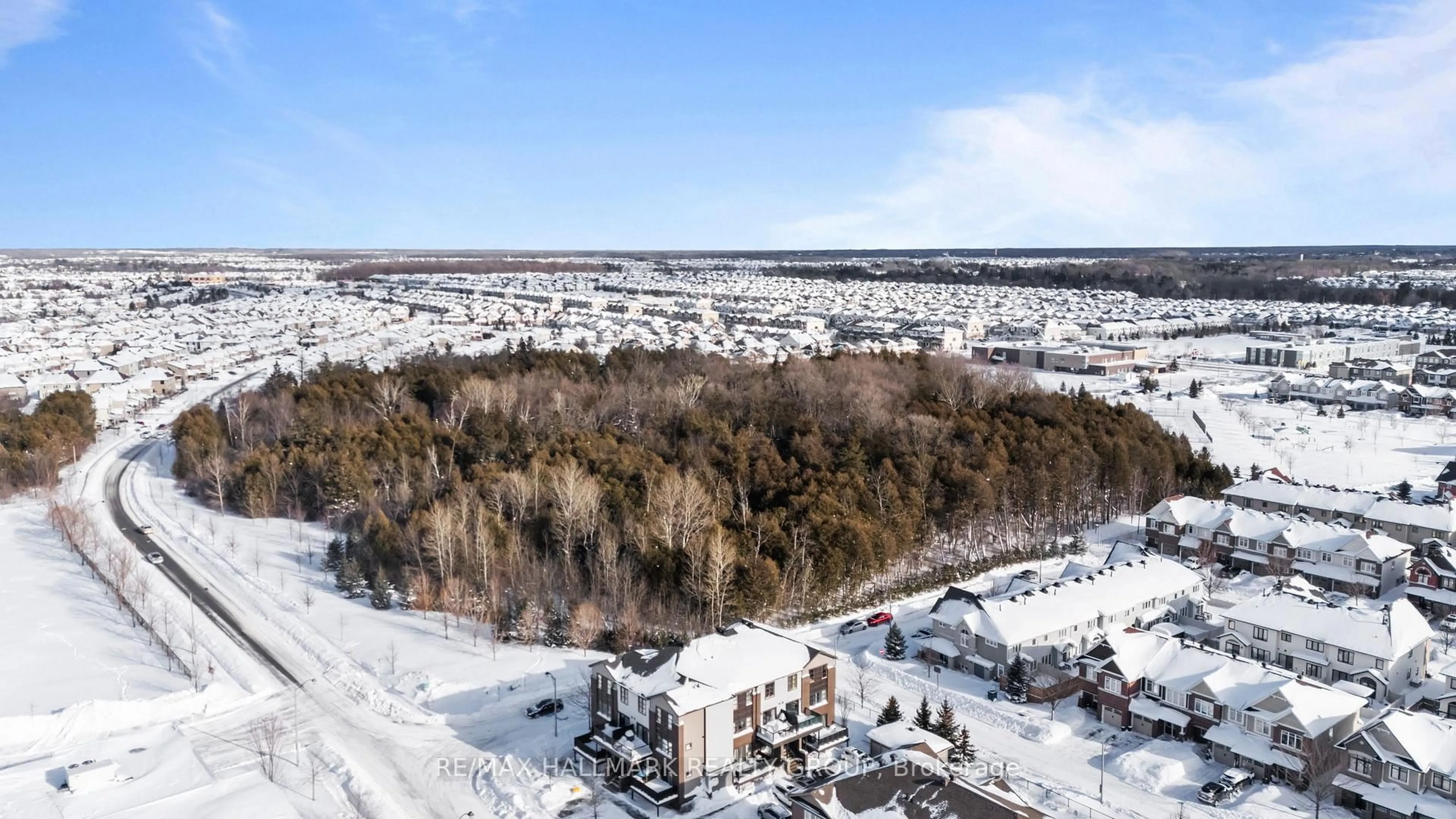 A pic from outside/outdoor area/front of a property/back of a property/a pic from drone, unknown for 504 Clearbrook Dr, Ottawa Ontario K2J 5X5