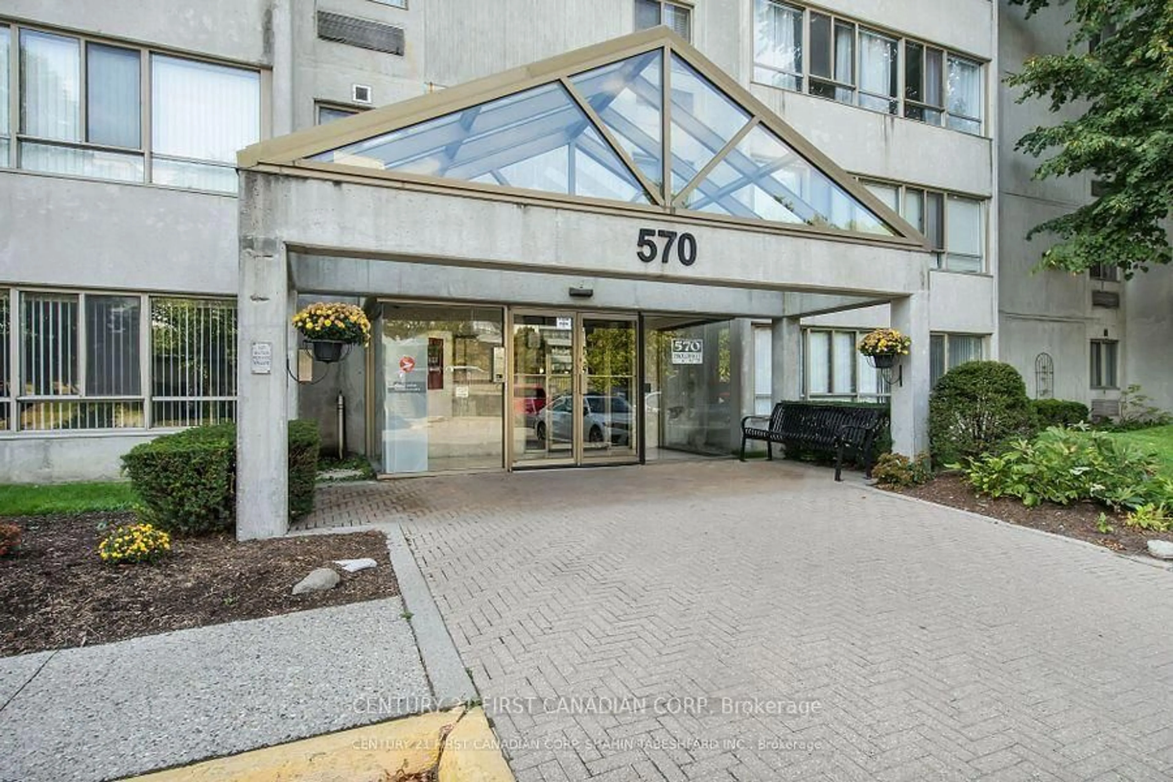 Indoor foyer for 570 Proudfoot Lane #407, London North Ontario N6H 4Z1