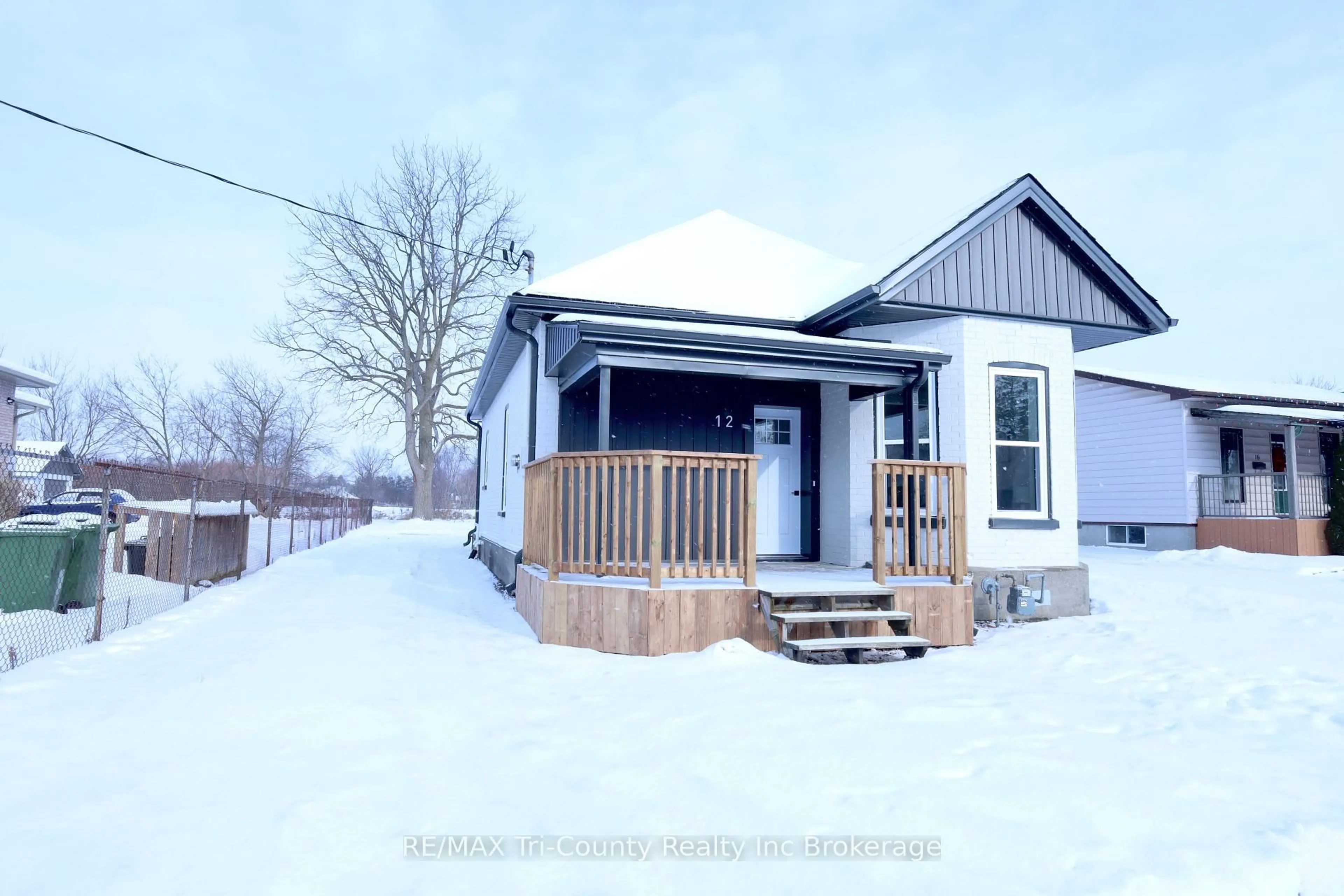 A pic from outside/outdoor area/front of a property/back of a property/a pic from drone, street for 12 Mariam St, St. Thomas Ontario N5P 1W8