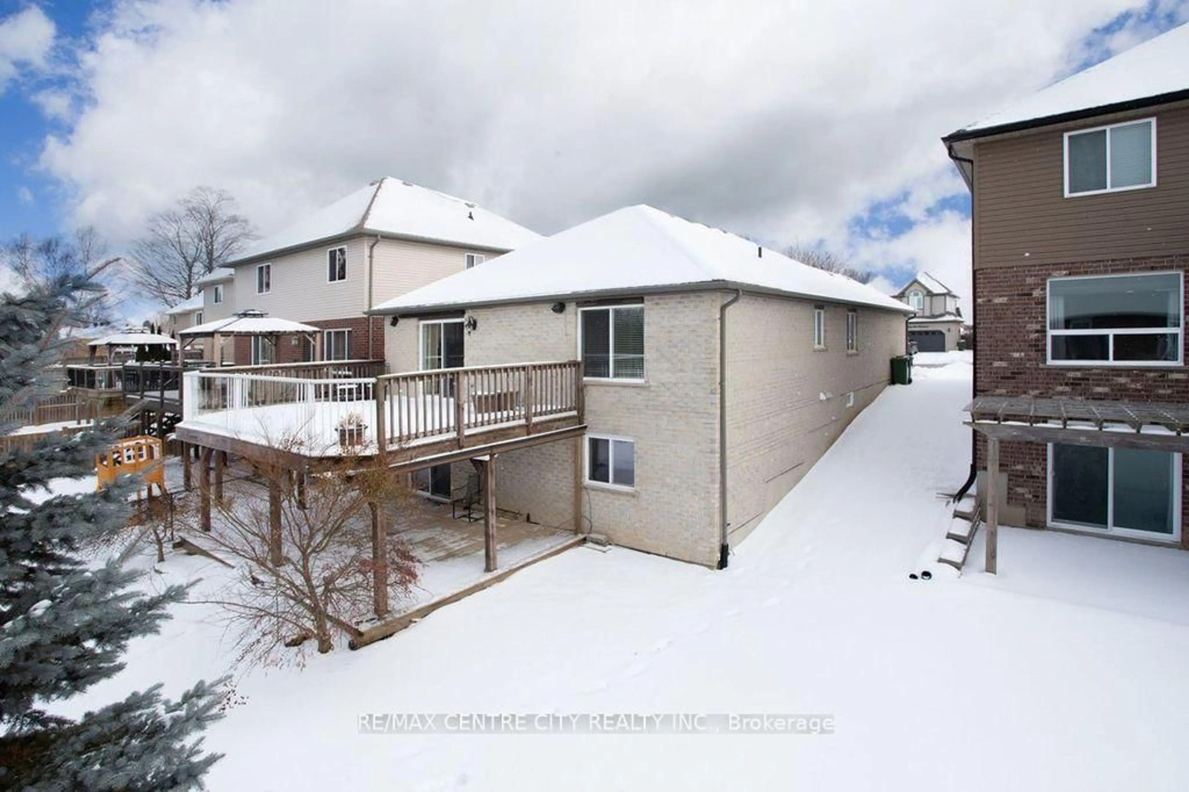 Patio, unknown for 12 Peach Tree Blvd, St. Thomas Ontario N5R 0B3