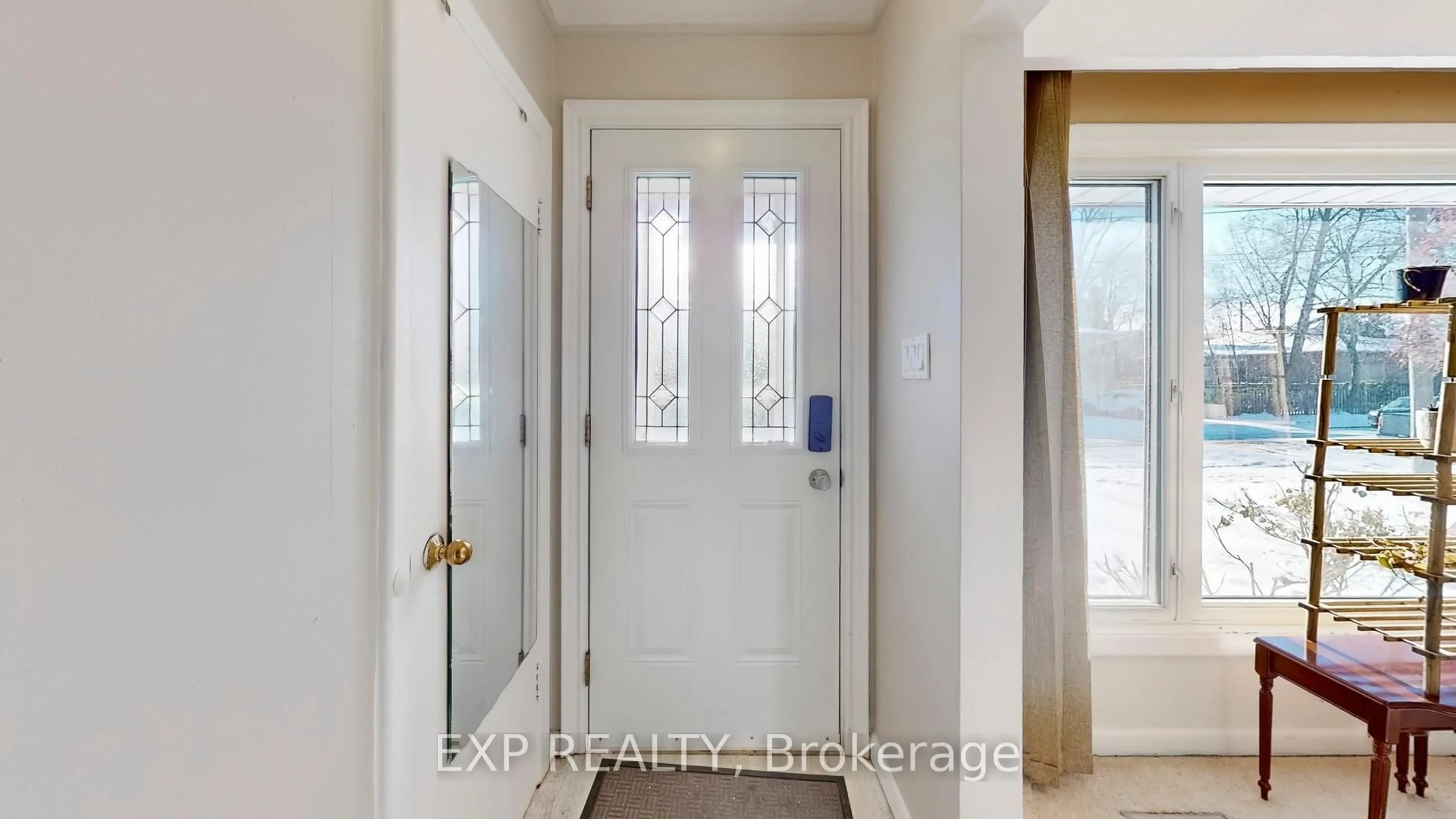 Indoor entryway for 26 Ramsey Cres, Hamilton Ontario L8S 2N2