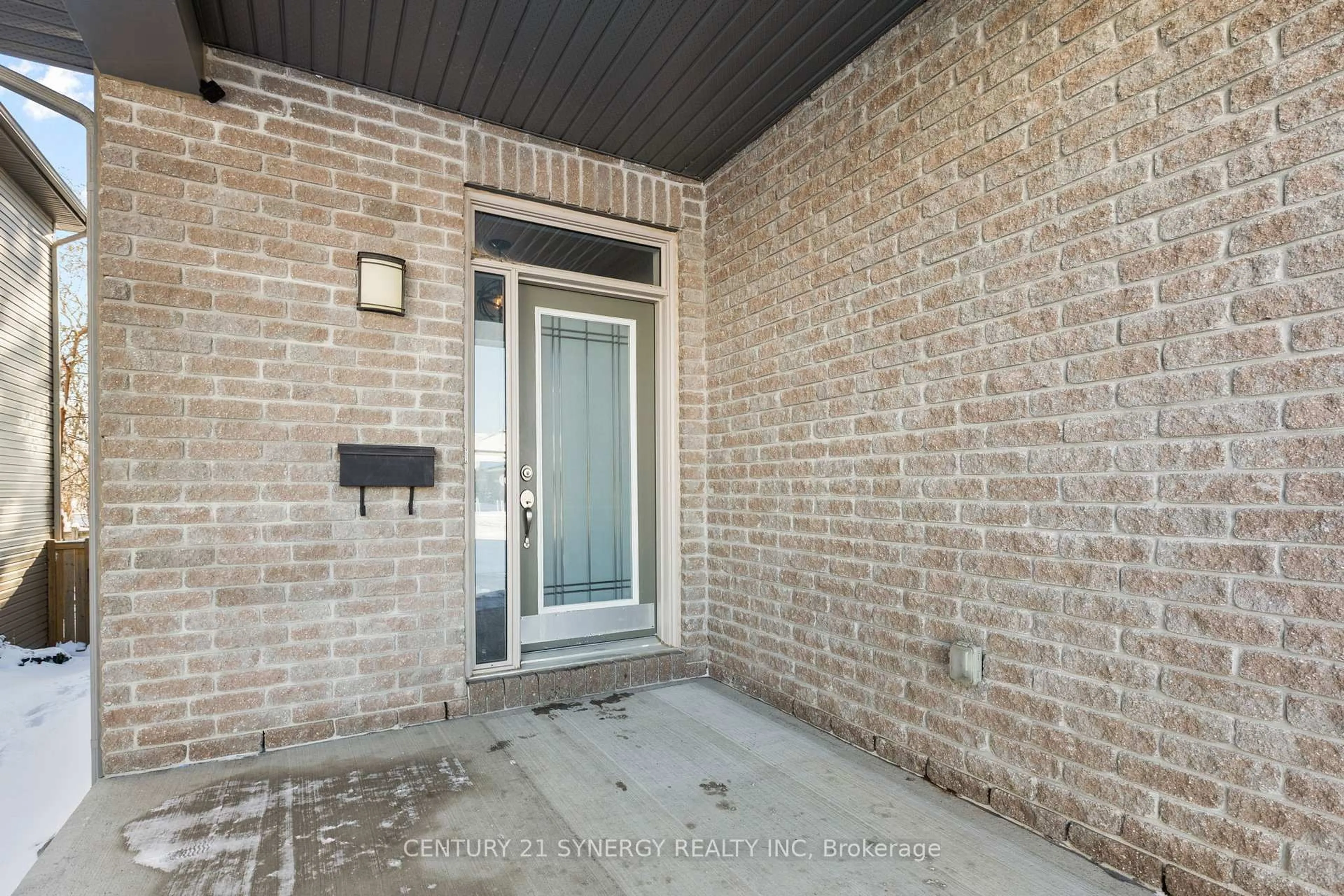 Indoor entryway for 779 Fiddlehead St, Ottawa Ontario K1T 0N1