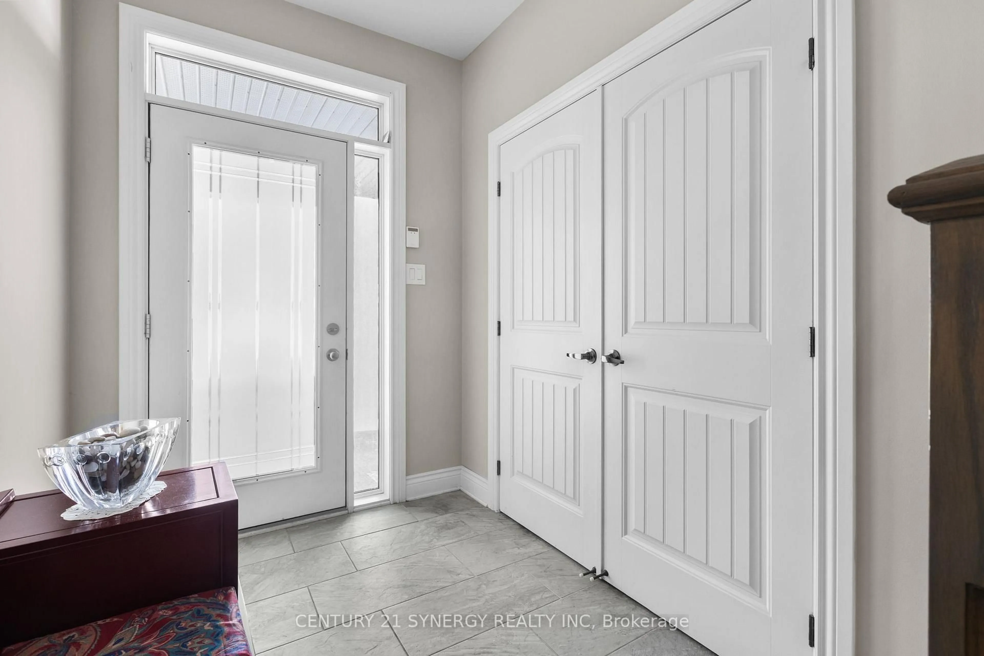 Indoor entryway for 779 Fiddlehead St, Ottawa Ontario K1T 0N1