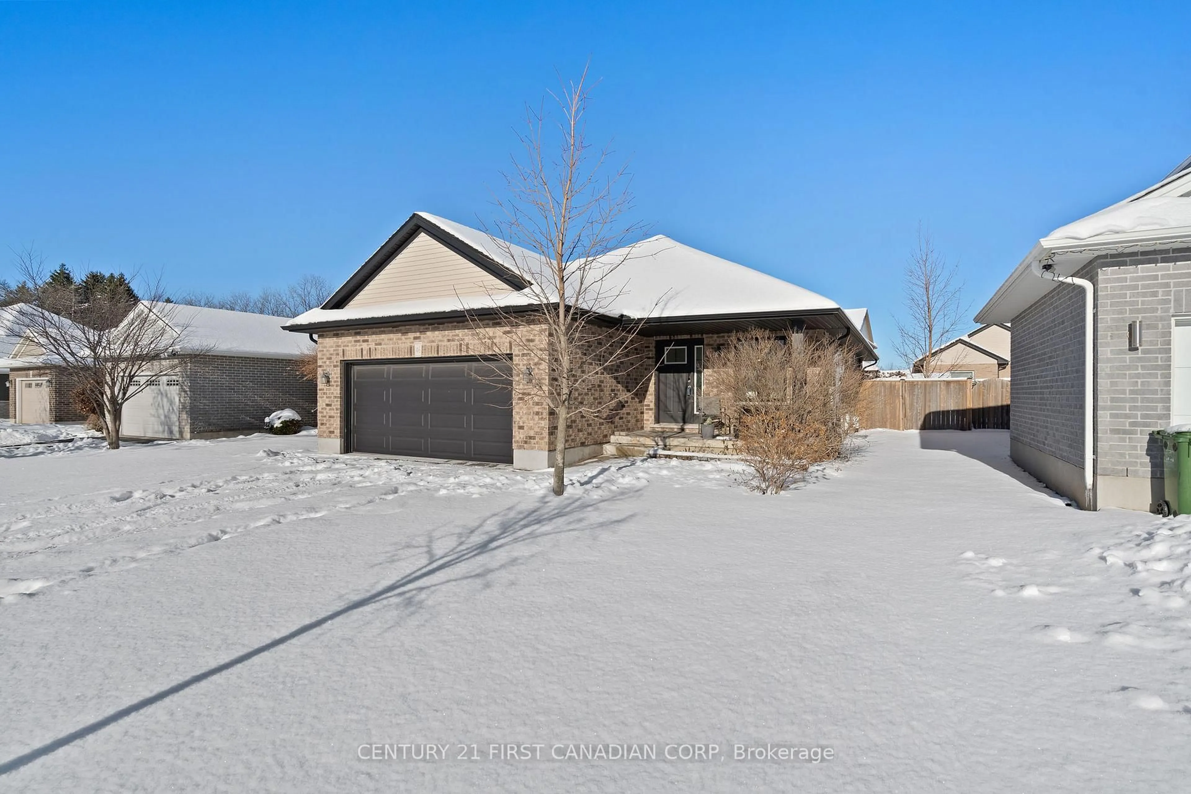 A pic from outside/outdoor area/front of a property/back of a property/a pic from drone, street for 46 Westlake Dr, St. Thomas Ontario N5P 0C6