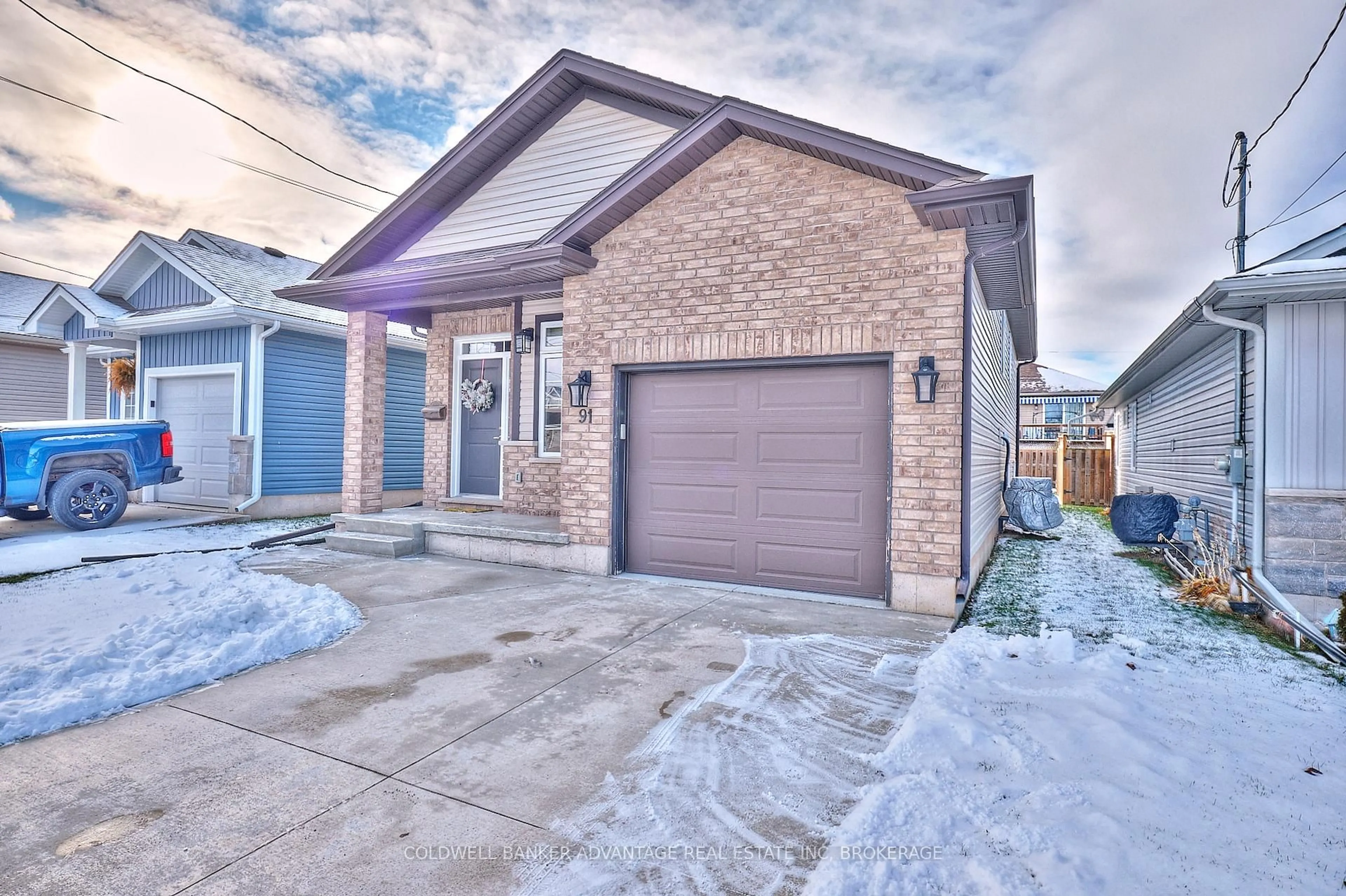 Home with brick exterior material, street for 91 Scholfield Ave, Welland Ontario L3B 1N4
