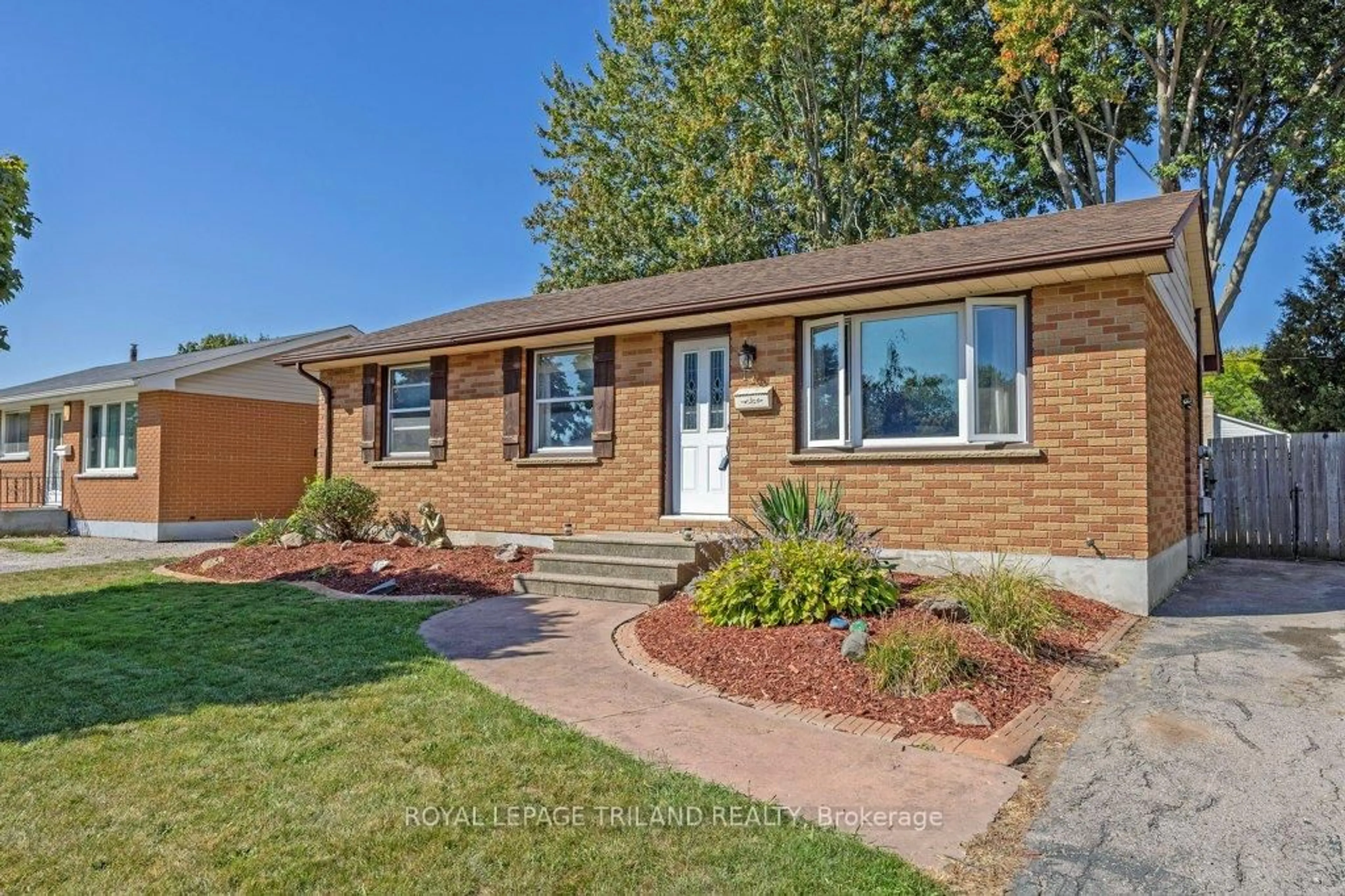 Home with brick exterior material, street for 17 Vanbuskirk Dr, St. Thomas Ontario N5R 4Z1
