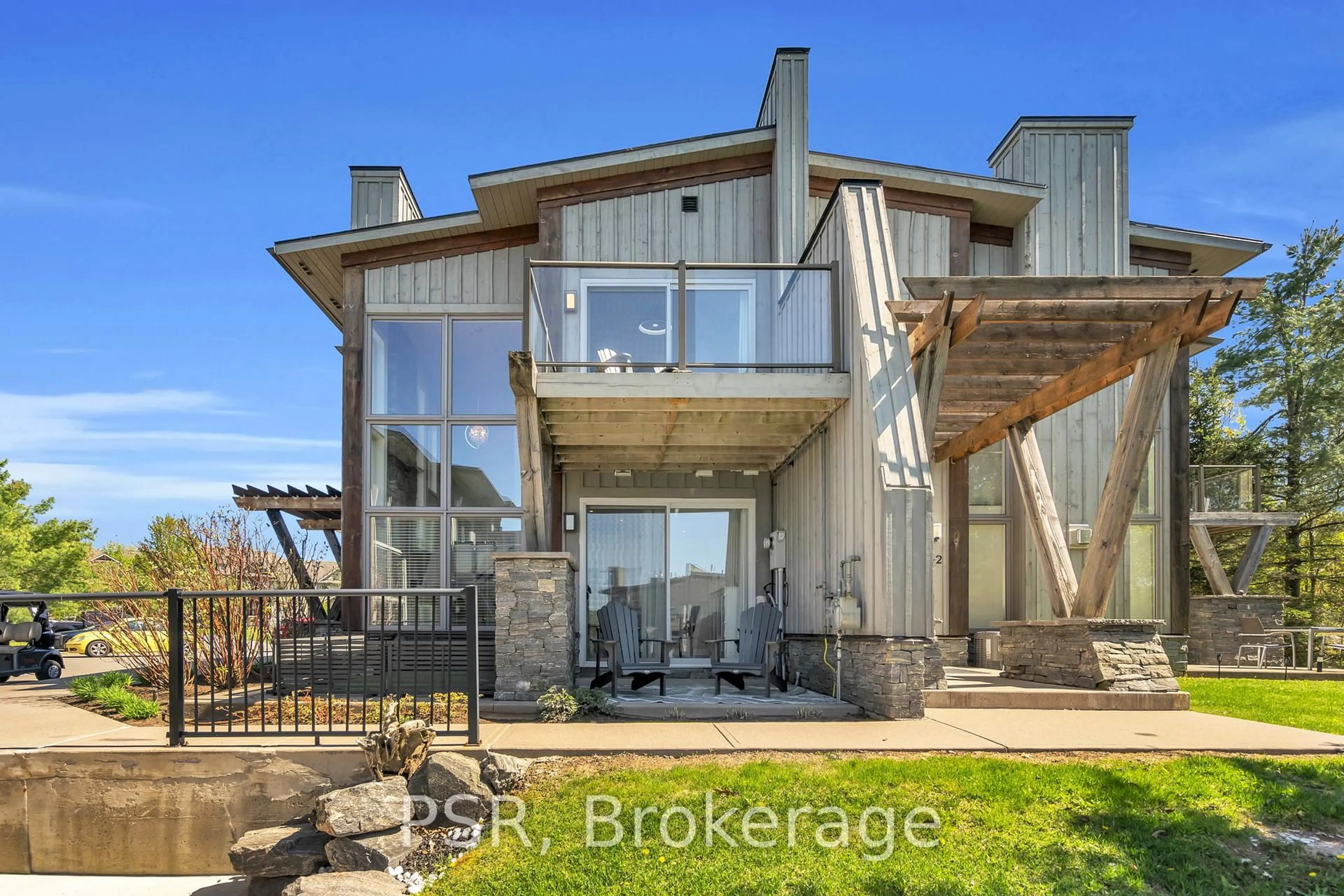 Home with brick exterior material, unknown for 44 Carrick Tr, Gravenhurst Ontario P1P 0A6