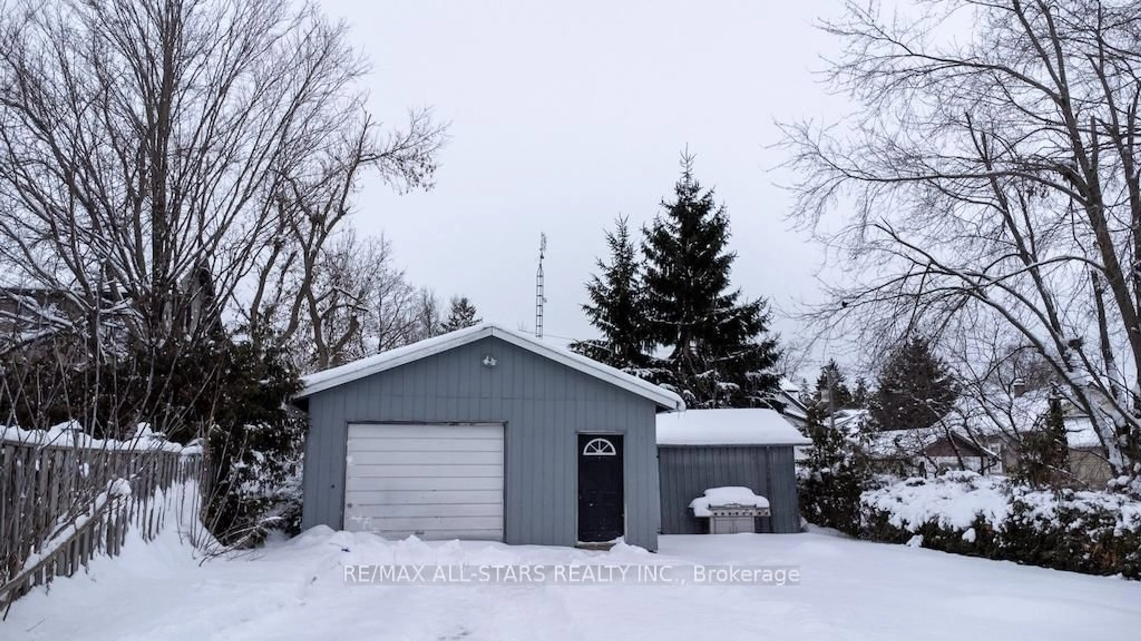 Indoor garage for 990 Eldon Rd, Kawartha Lakes Ontario K0M 2M0