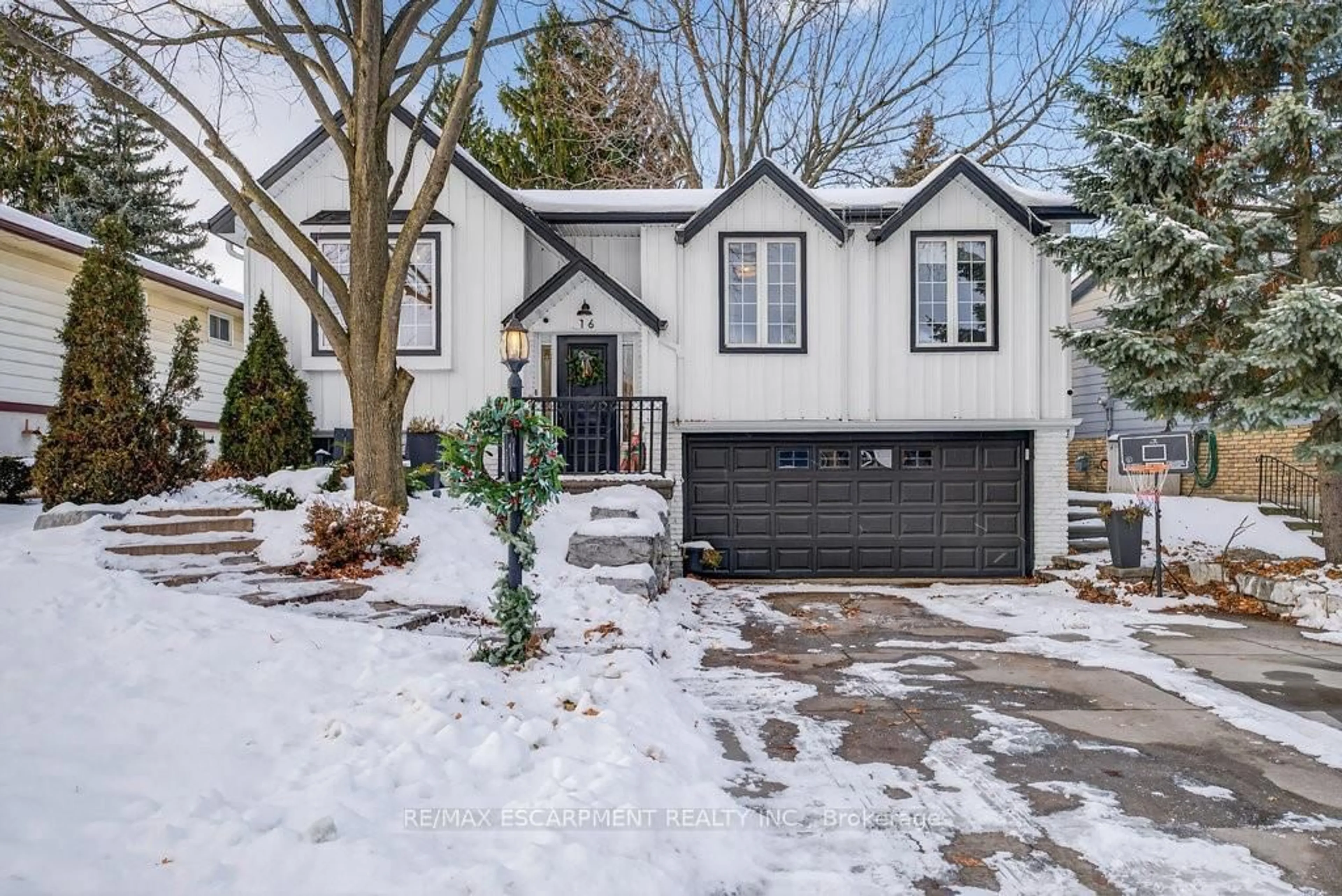 Unknown for 16 Forestgate Dr, Hamilton Ontario L9C 6A3