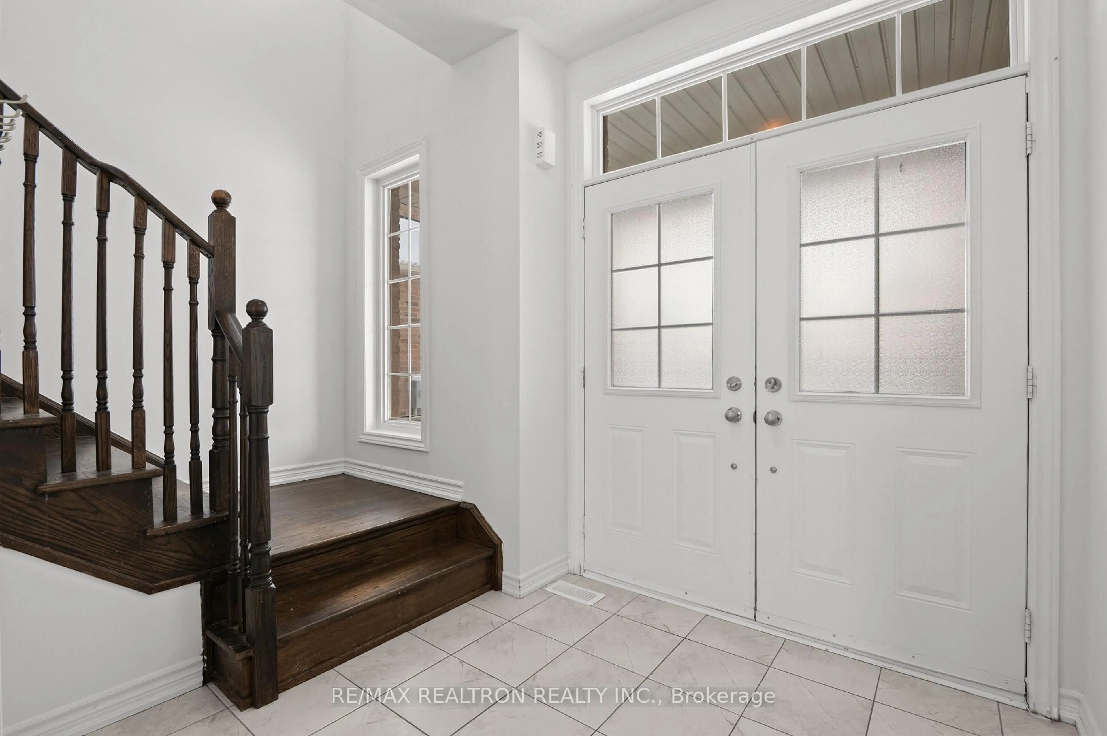 Indoor entryway for 37 Fennell St, Southgate Ontario N0C 1B0