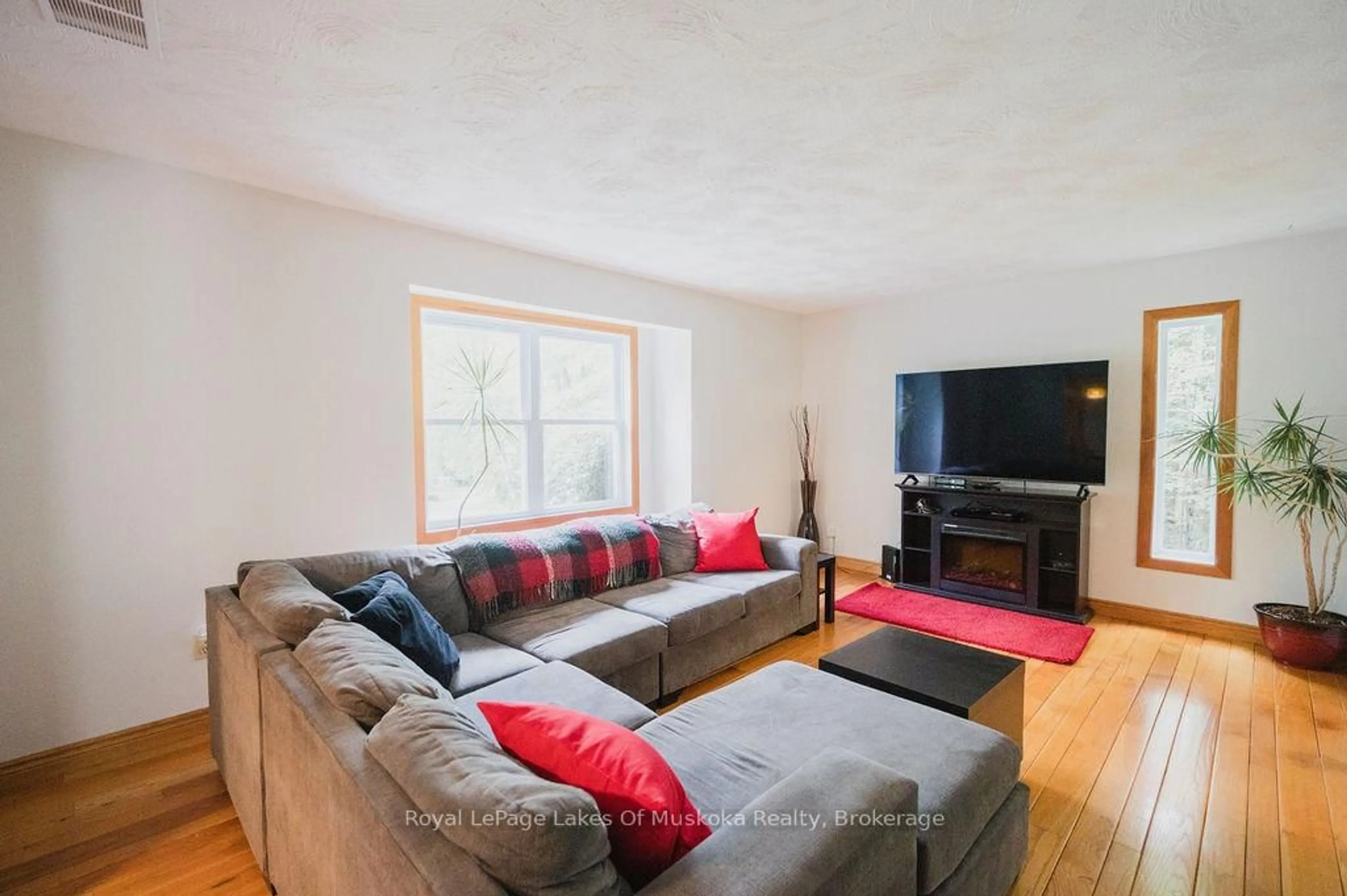 Living room with furniture, unknown for 12 Murray St, Sundridge Ontario P0A 1Z0