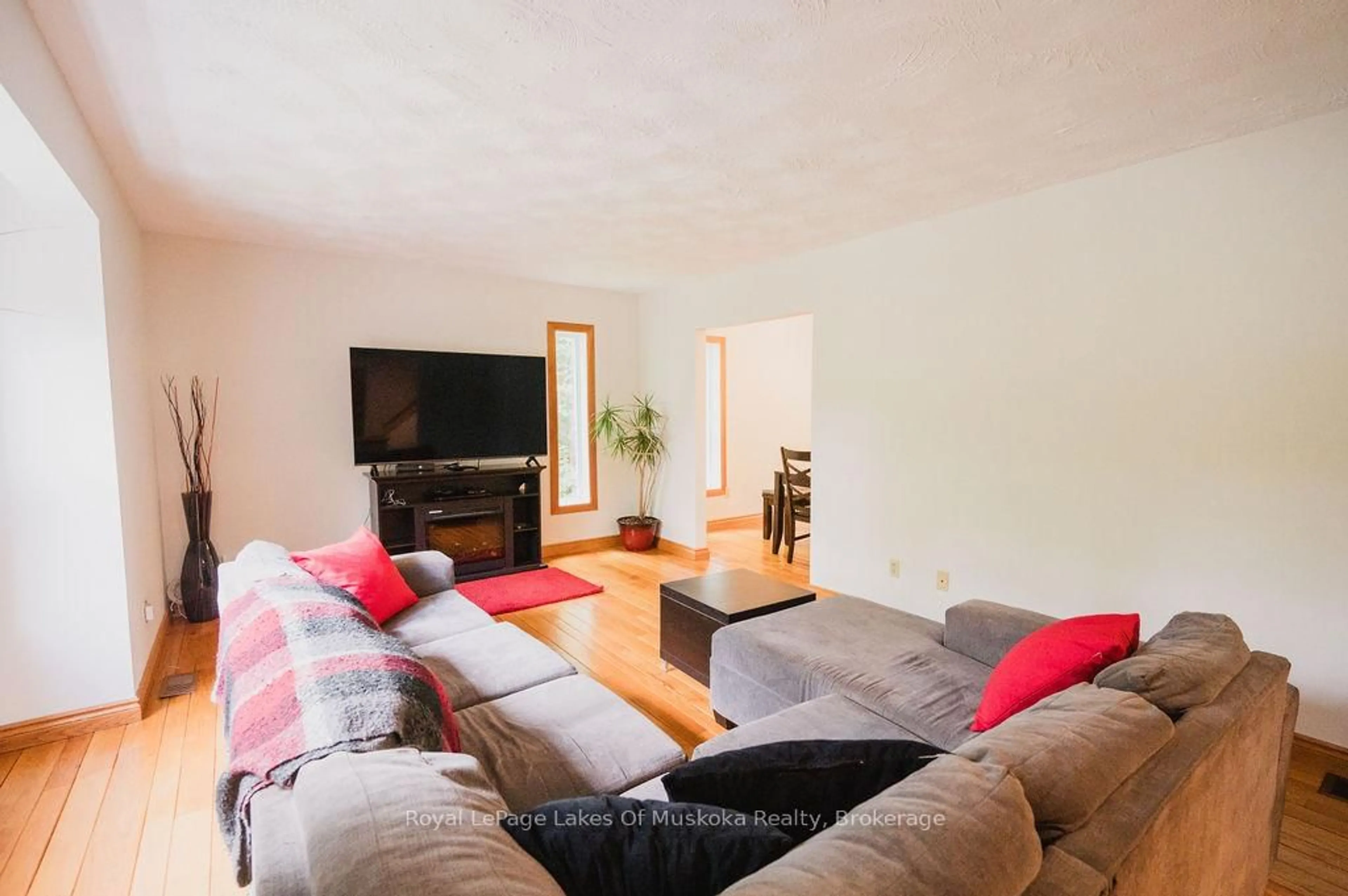 Living room with furniture, unknown for 12 Murray St, Sundridge Ontario P0A 1Z0