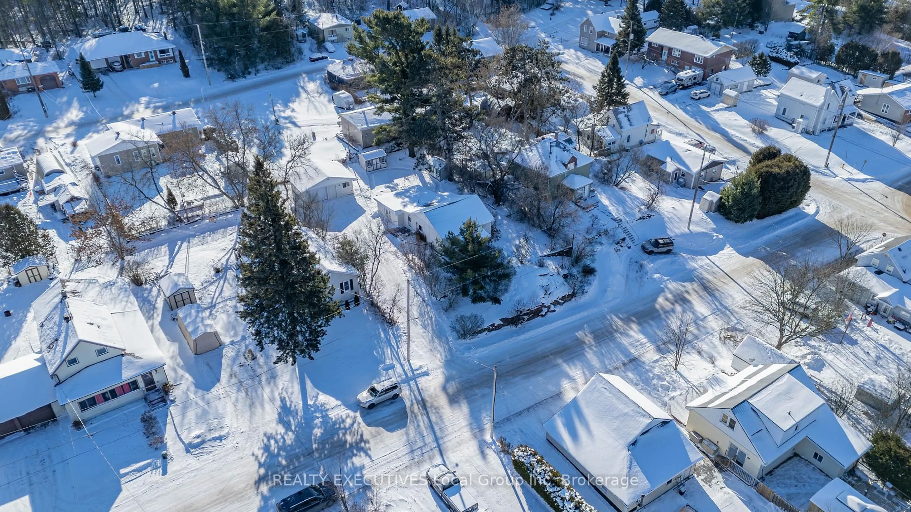 A pic from outside/outdoor area/front of a property/back of a property/a pic from drone, street for 141 Bay St, Callander Ontario P0H 1H0