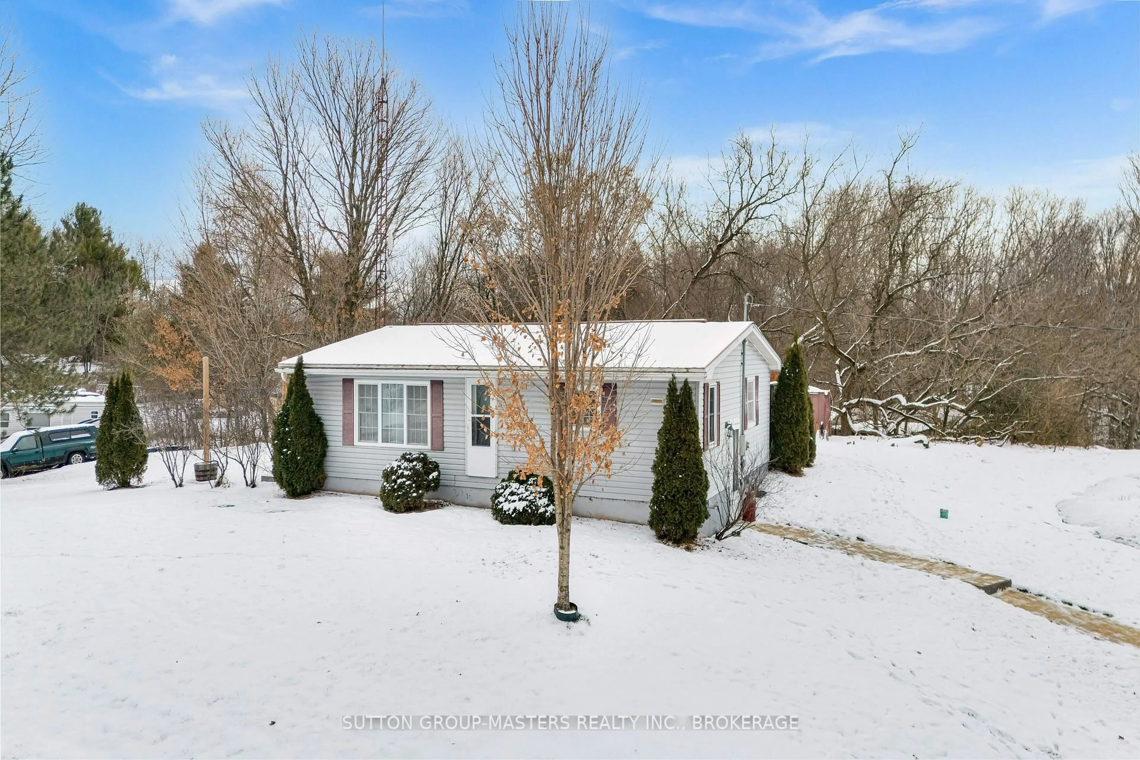 A pic from outside/outdoor area/front of a property/back of a property/a pic from drone, unknown for 1677 County 2 Rd, Front of Yonge Ontario K0E 1R0