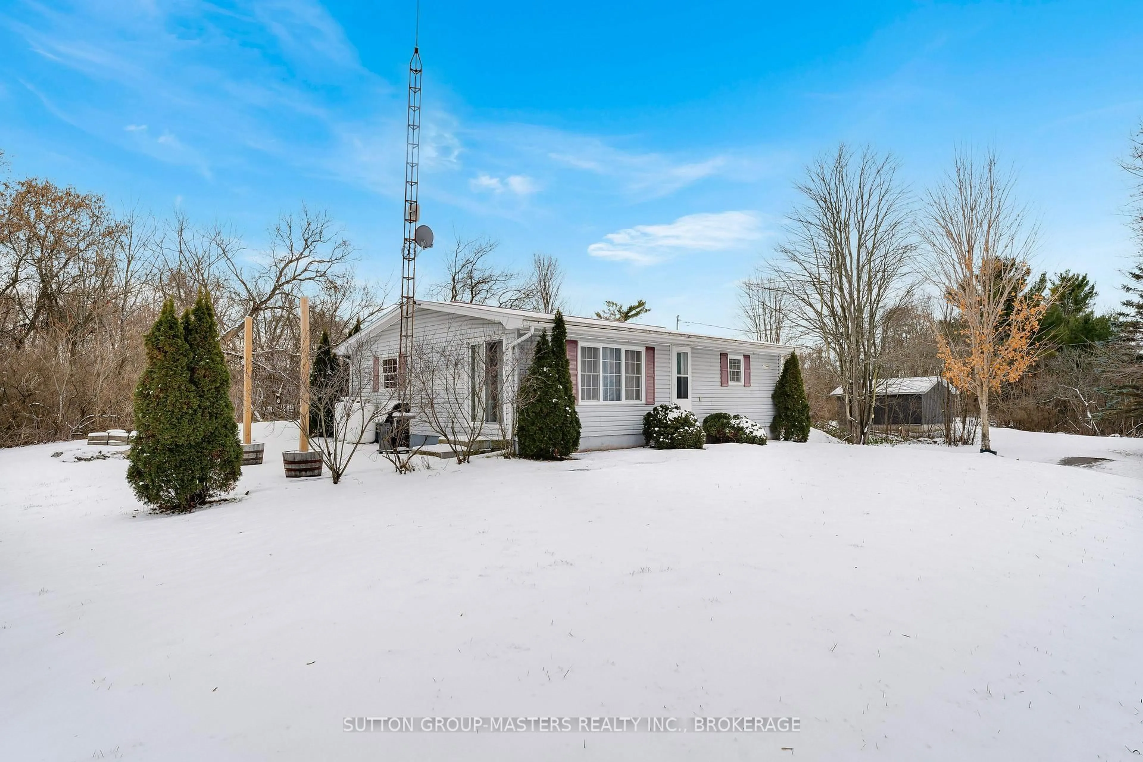 A pic from outside/outdoor area/front of a property/back of a property/a pic from drone, unknown for 1677 County 2 Rd, Front of Yonge Ontario K0E 1R0