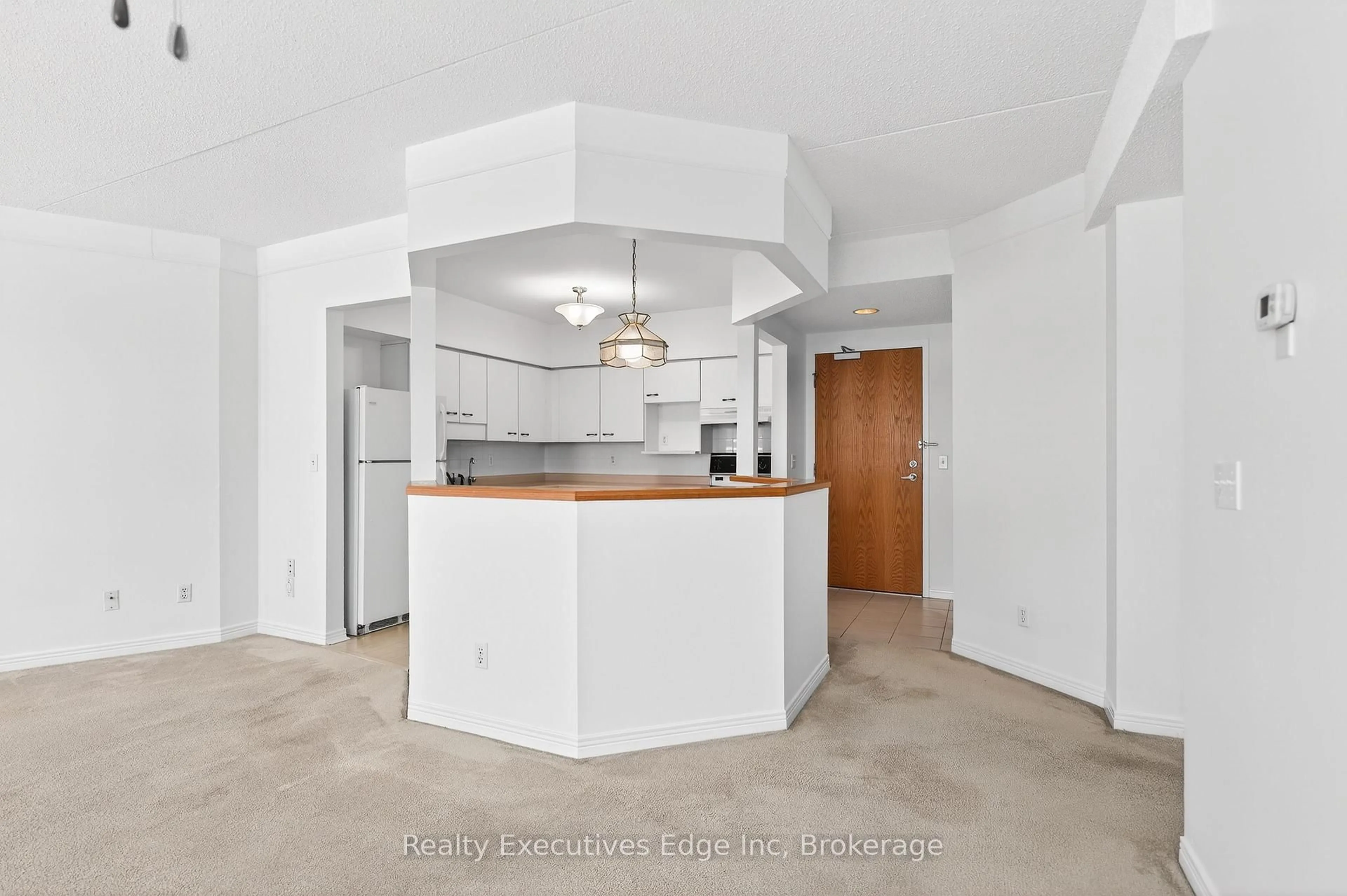Open concept kitchen, unknown for 208 Silvercreek Pkwy #103, Guelph Ontario N1H 8H2